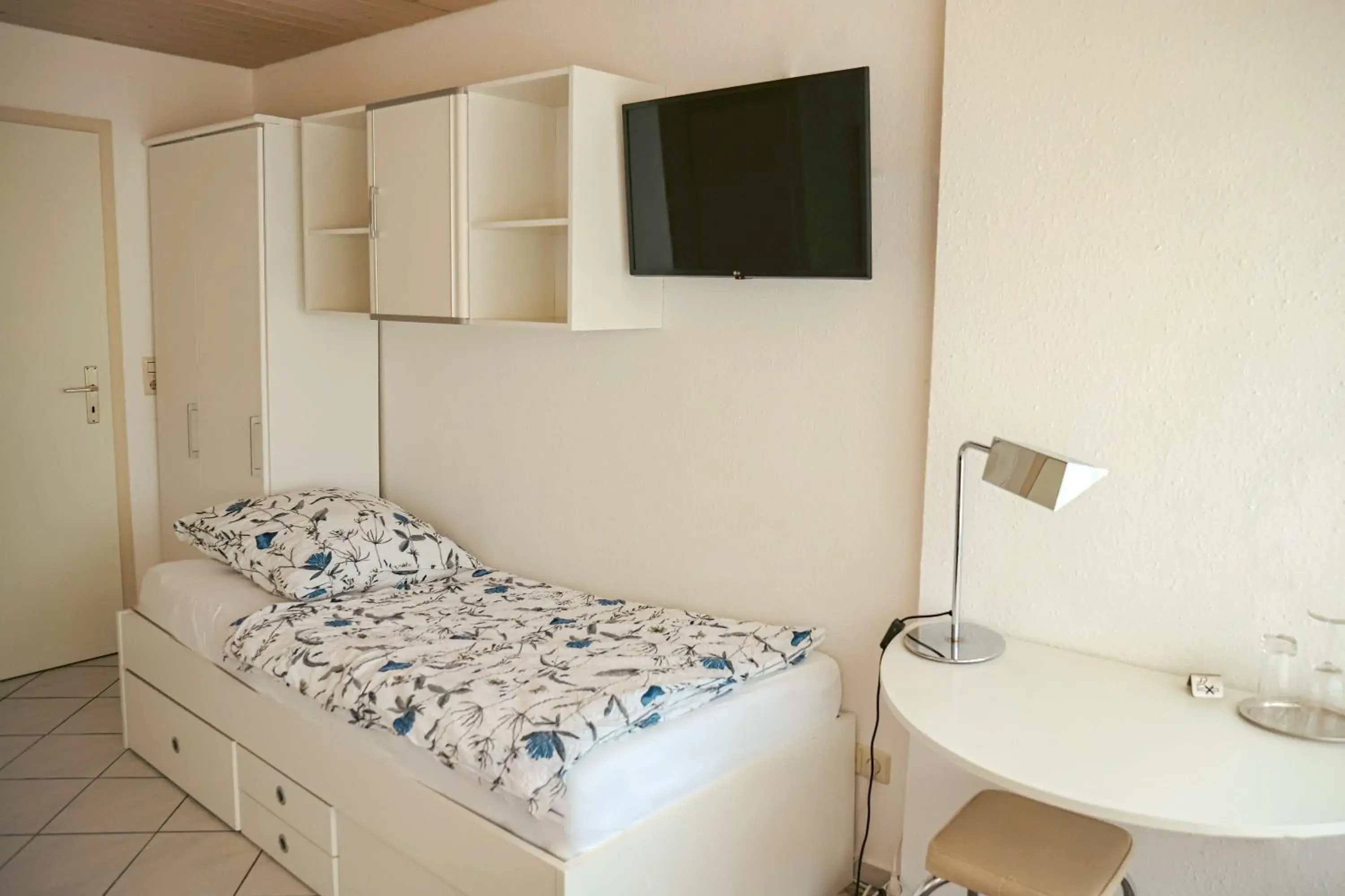 Standard Single Room with Shower in Hotel Garni Vitamari Standard Single Room with Shower in Hotel Garni Vitamari