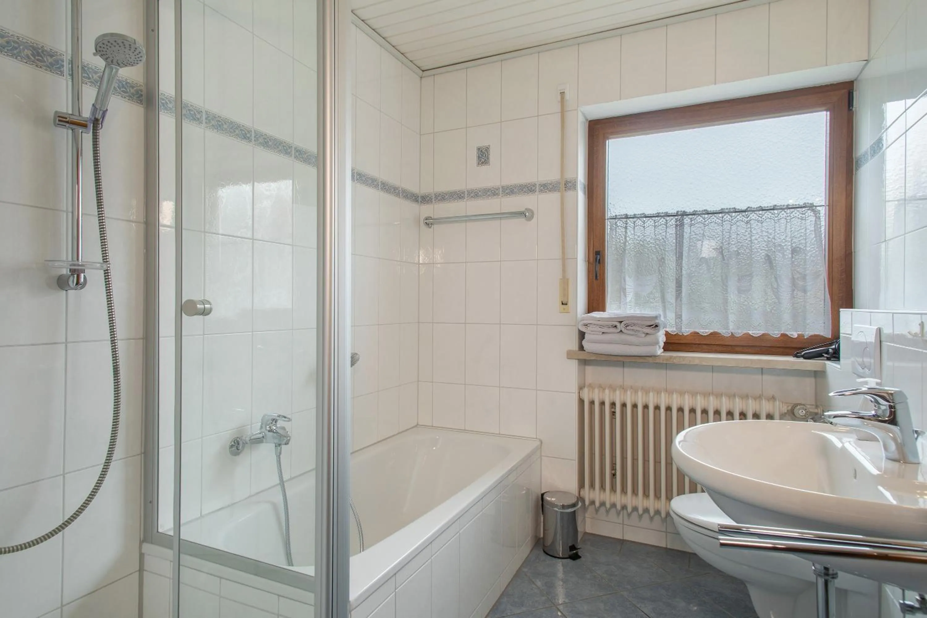 Bathroom in Hotel Garni Vitamari
