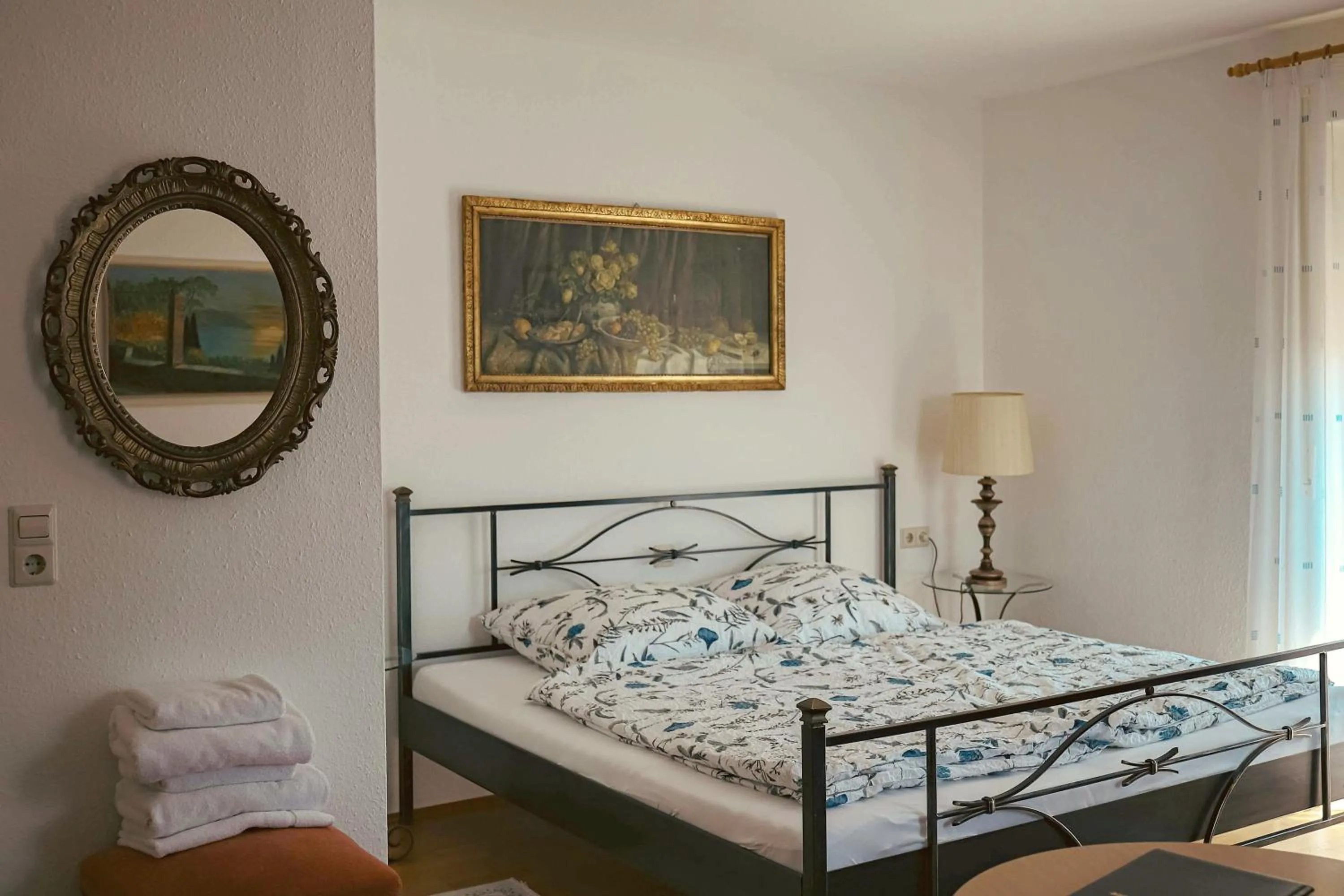Living room, Bed in Hotel Garni Vitamari