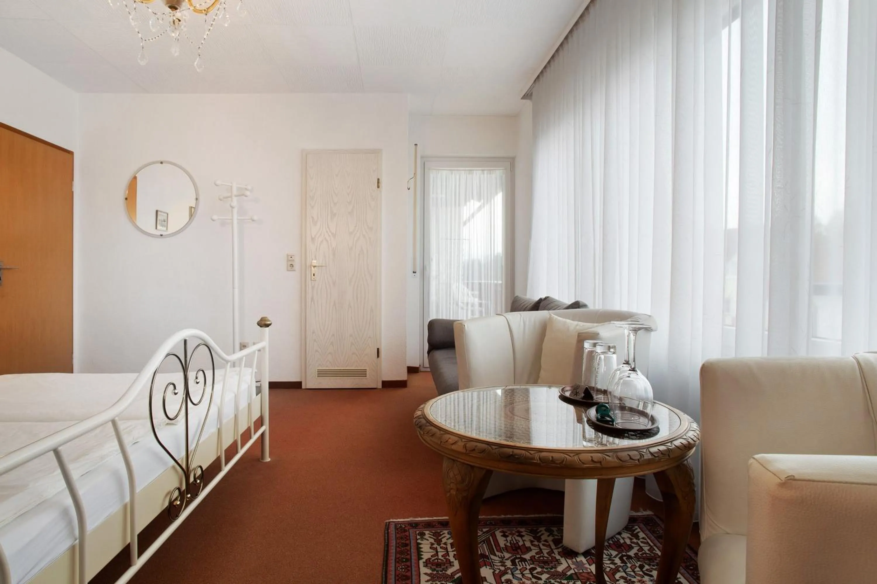 Property building, Bed in Hotel Garni Vitamari