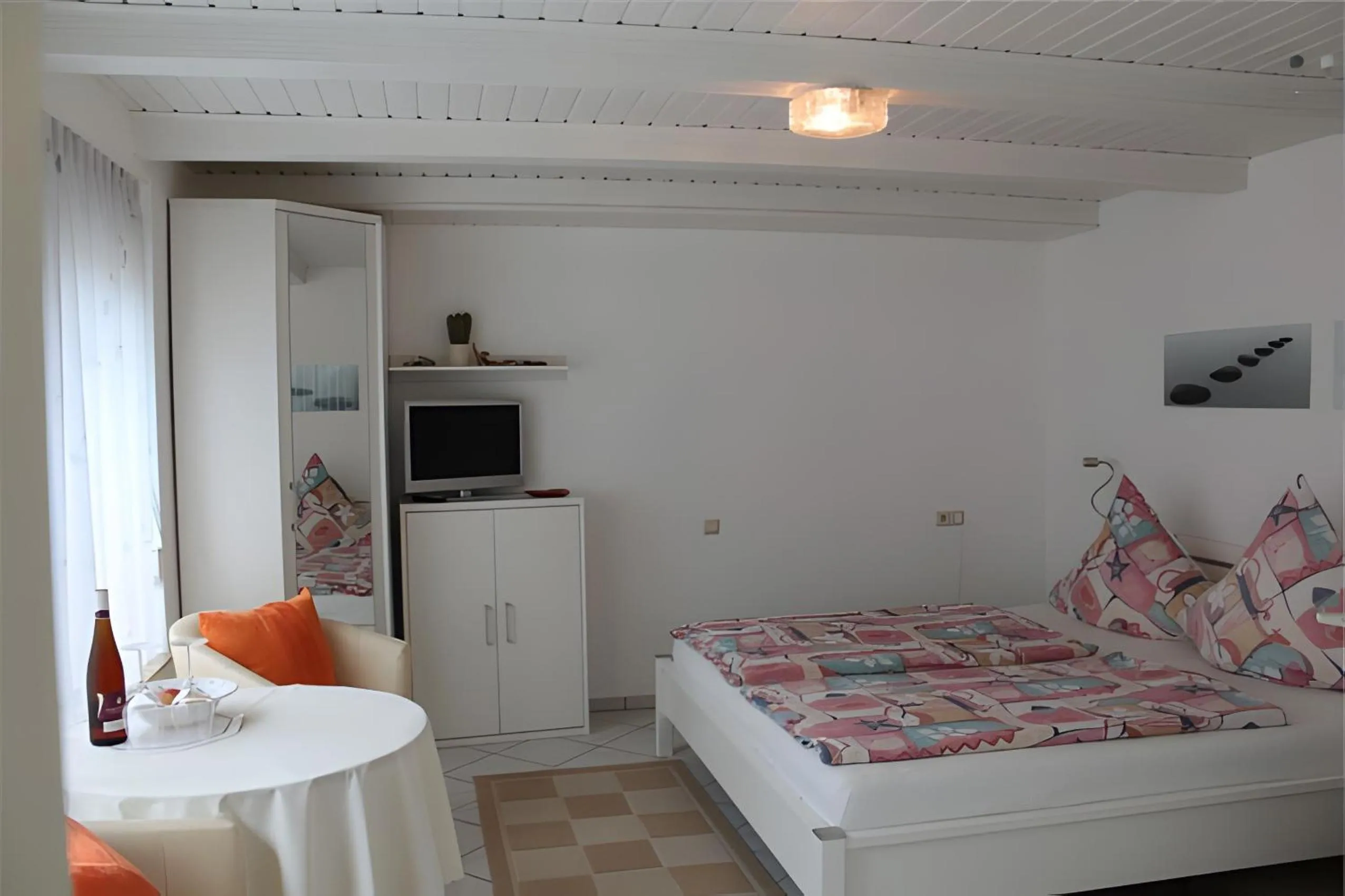 Property building, Bed in Hotel Garni Vitamari