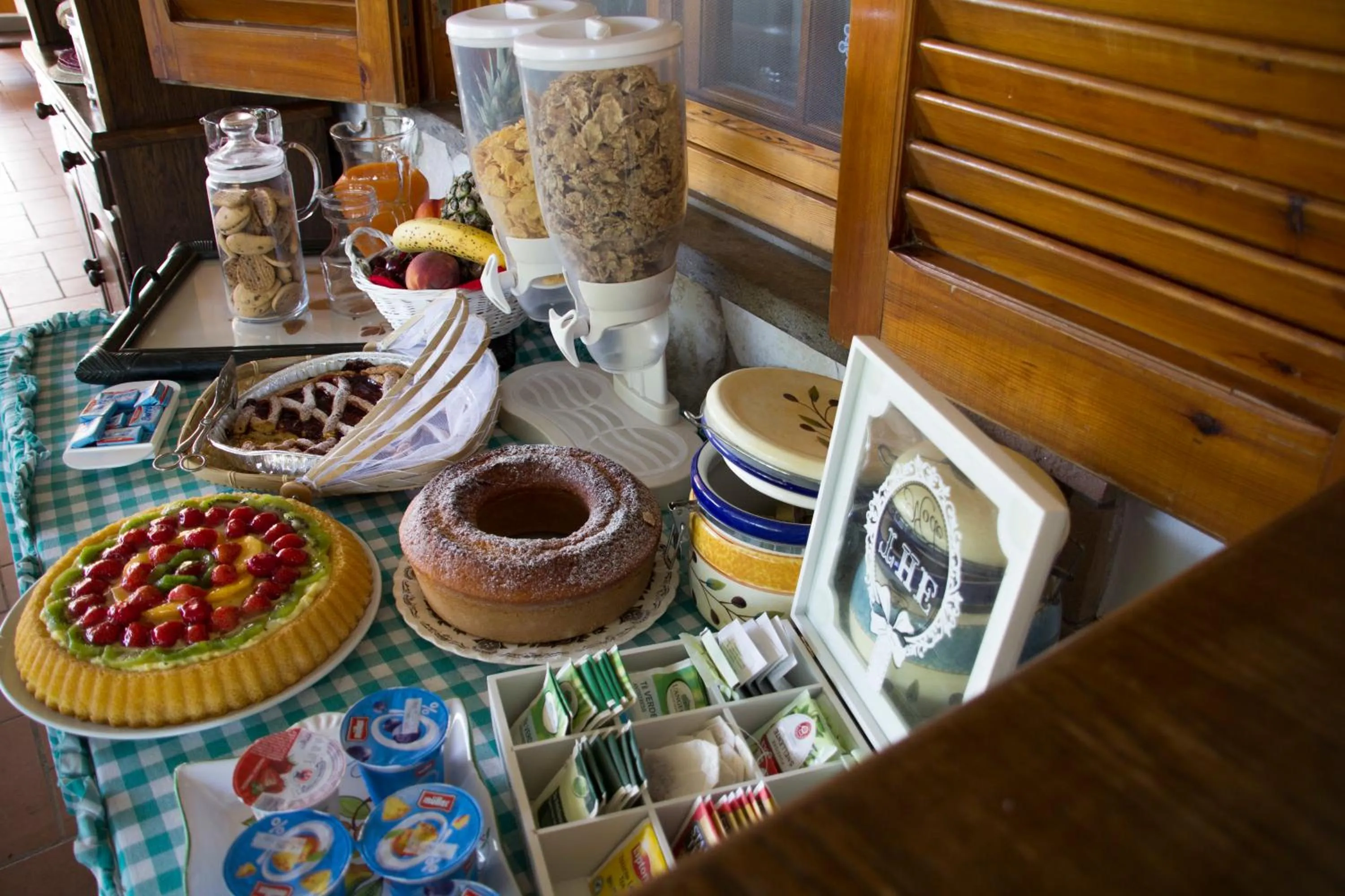 Buffet breakfast in Villa Ida Bed & Breakfast