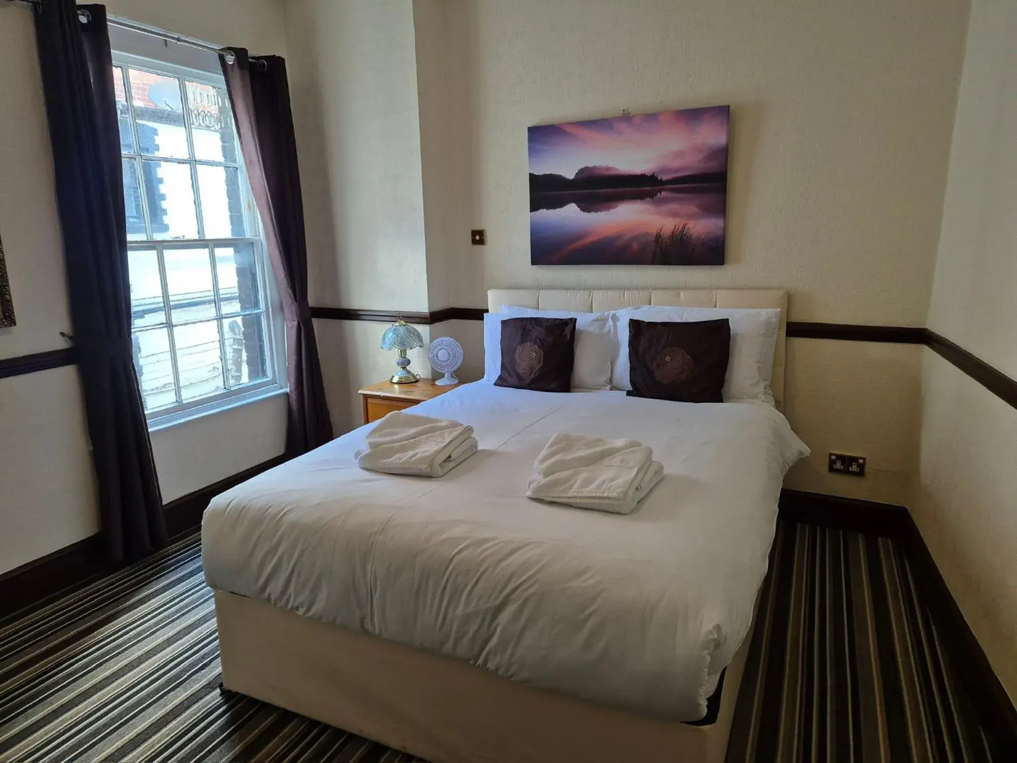 Double Room in Phoenix Hotel Double Room in Phoenix Hotel