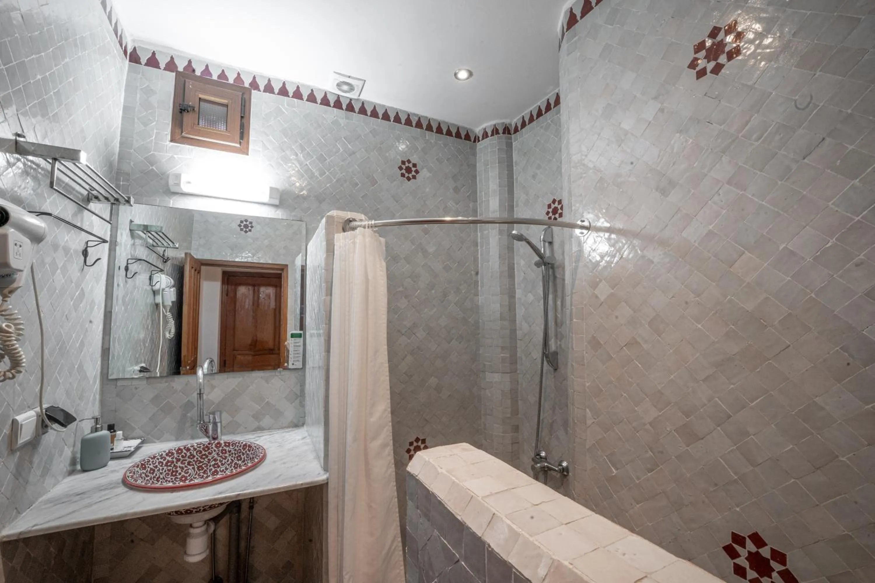 Shower in Dar D'or Fes