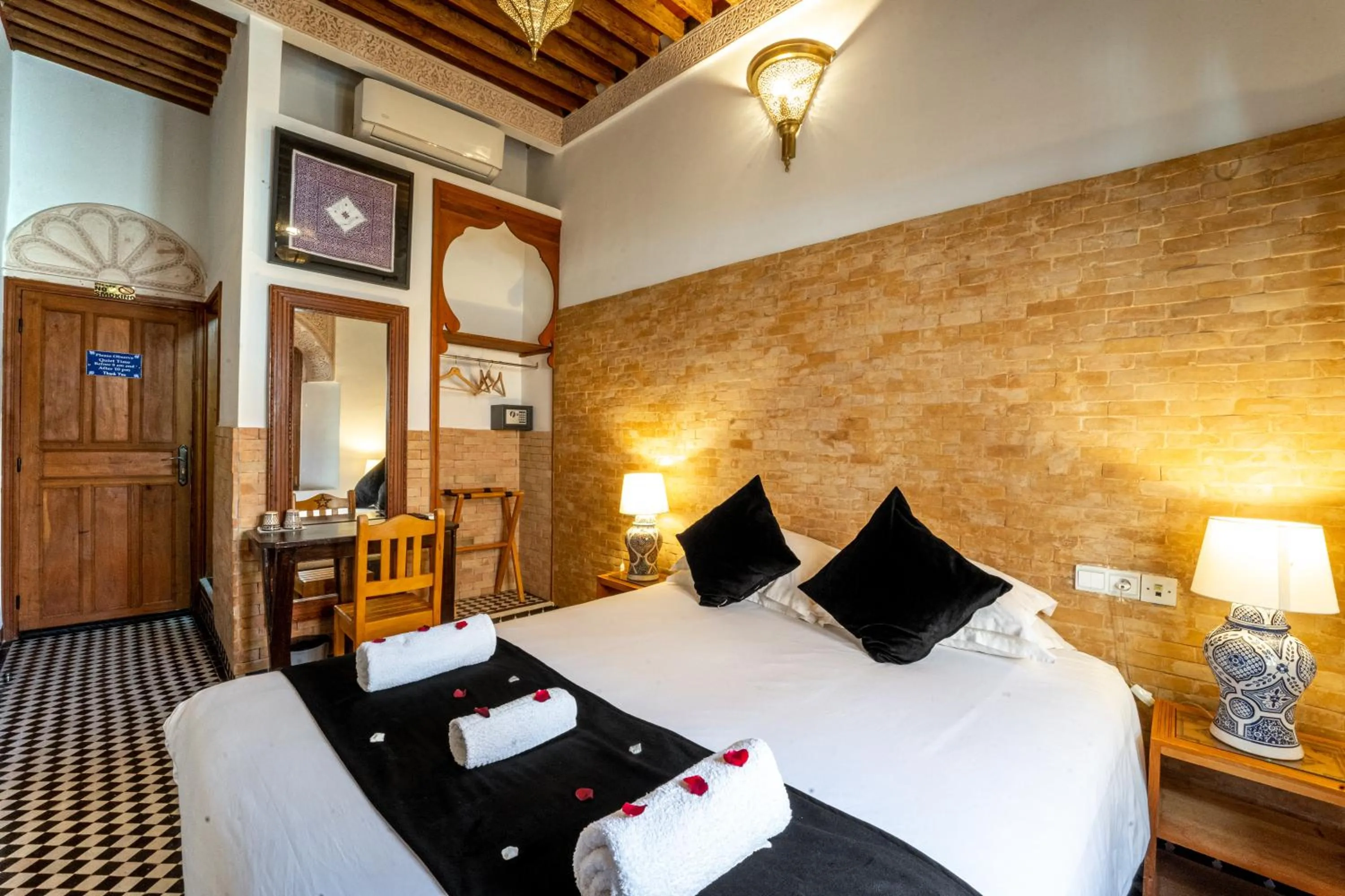 Photo of the whole room, Bed in Dar D'or Fes