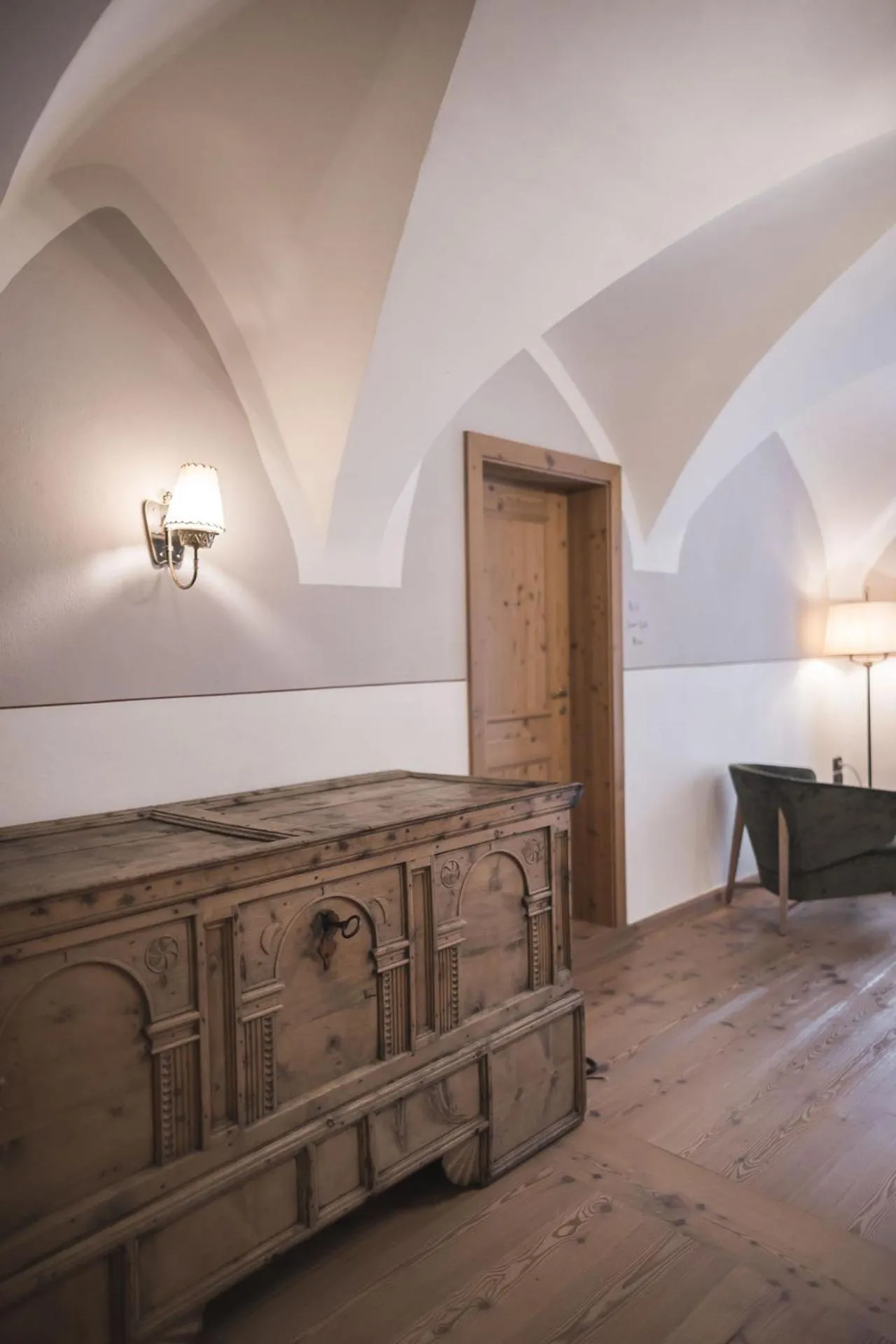 Decorative detail in Emma Historic Hotel