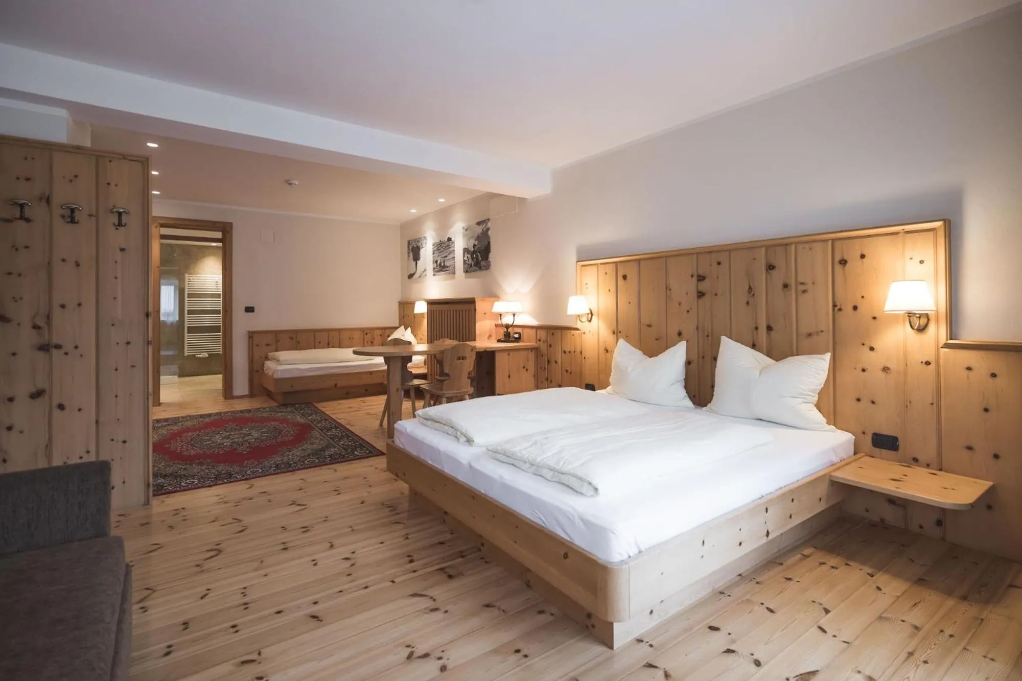 Photo of the whole room, Bed in Emma Historic Hotel