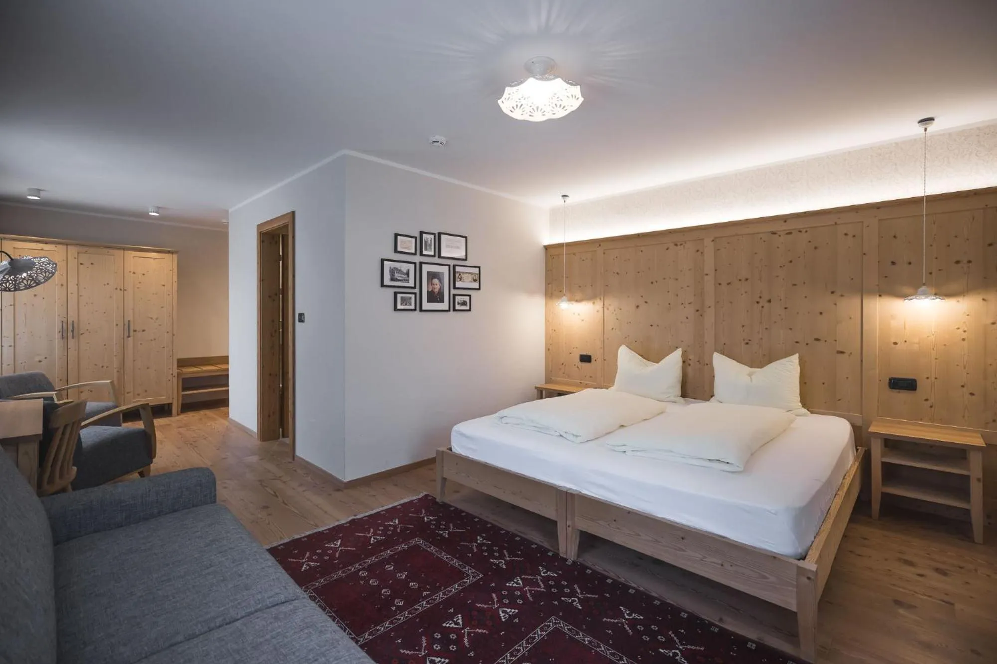 Photo of the whole room, Bed in Emma Historic Hotel