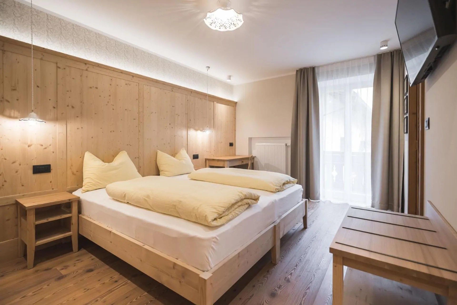 Photo of the whole room, Bed in Emma Historic Hotel