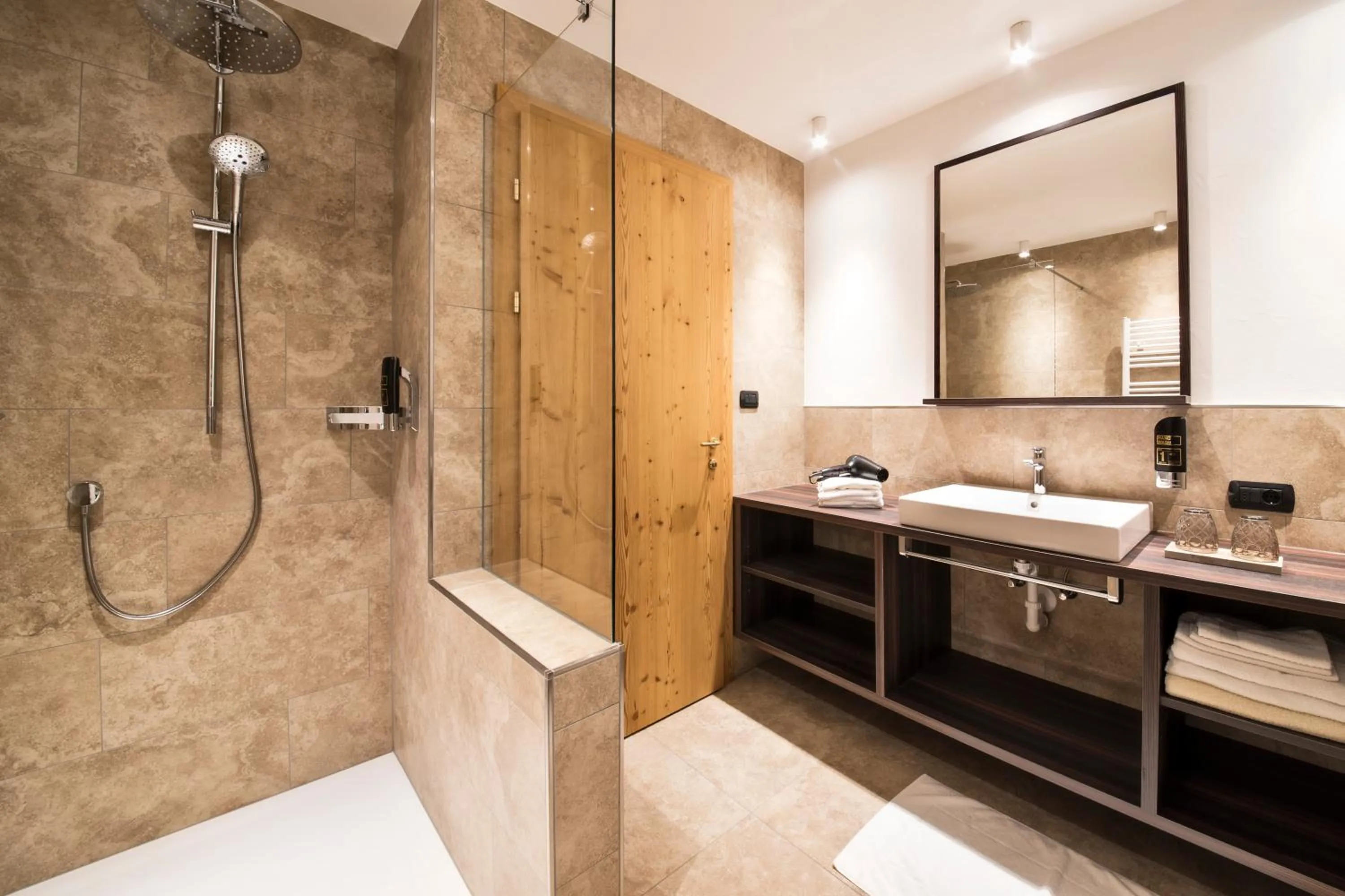 Bathroom in Emma Historic Hotel