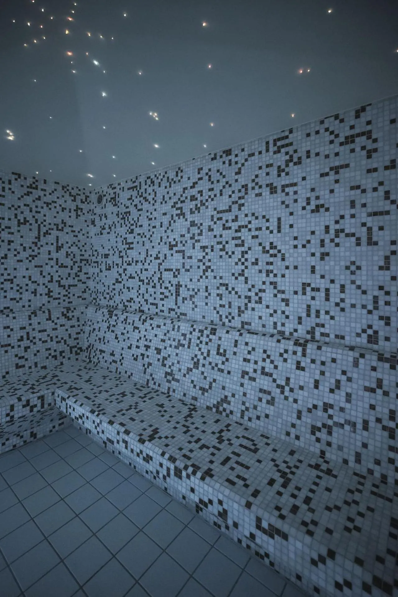 Steam room in Emma Historic Hotel