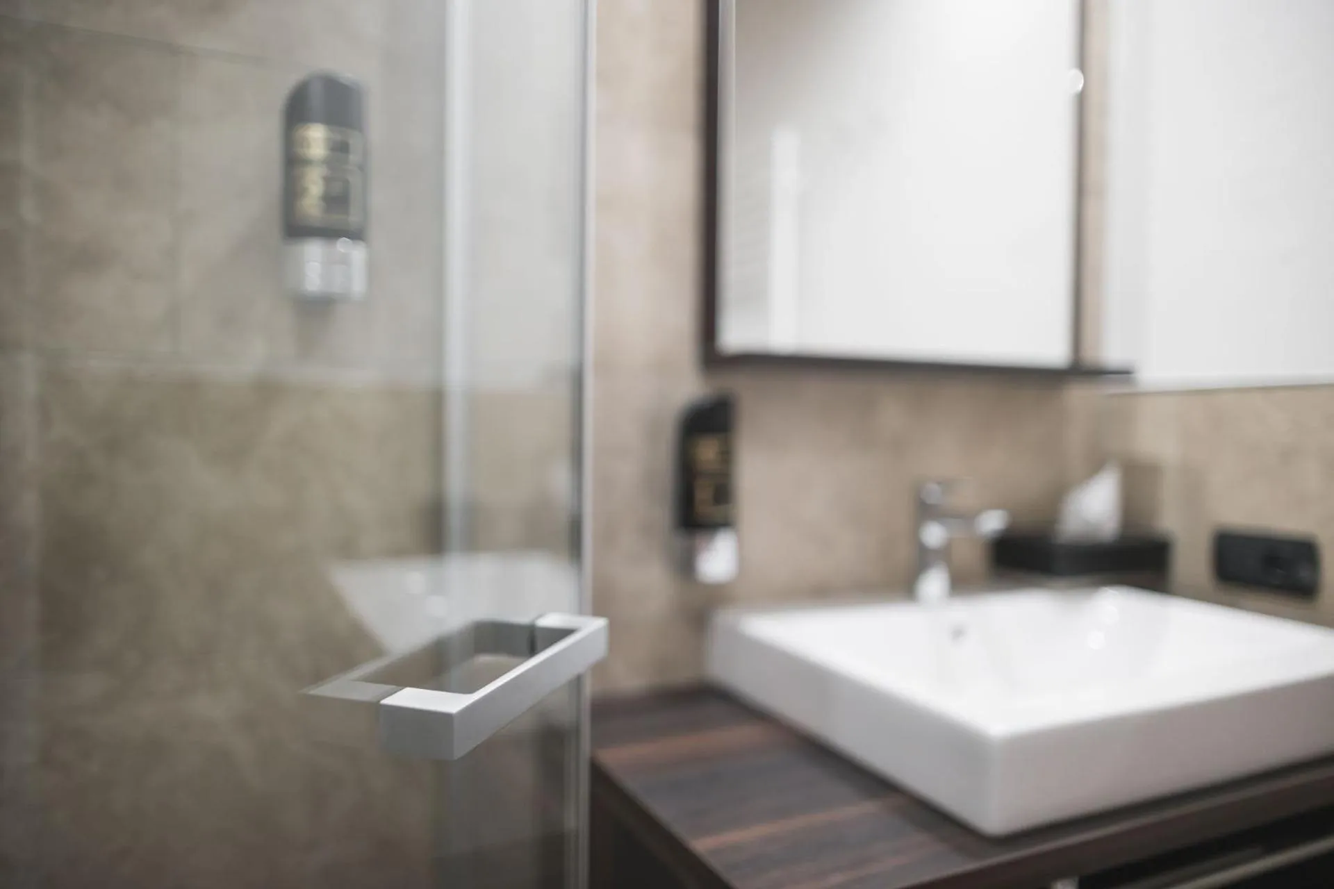 Bathroom in Emma Historic Hotel