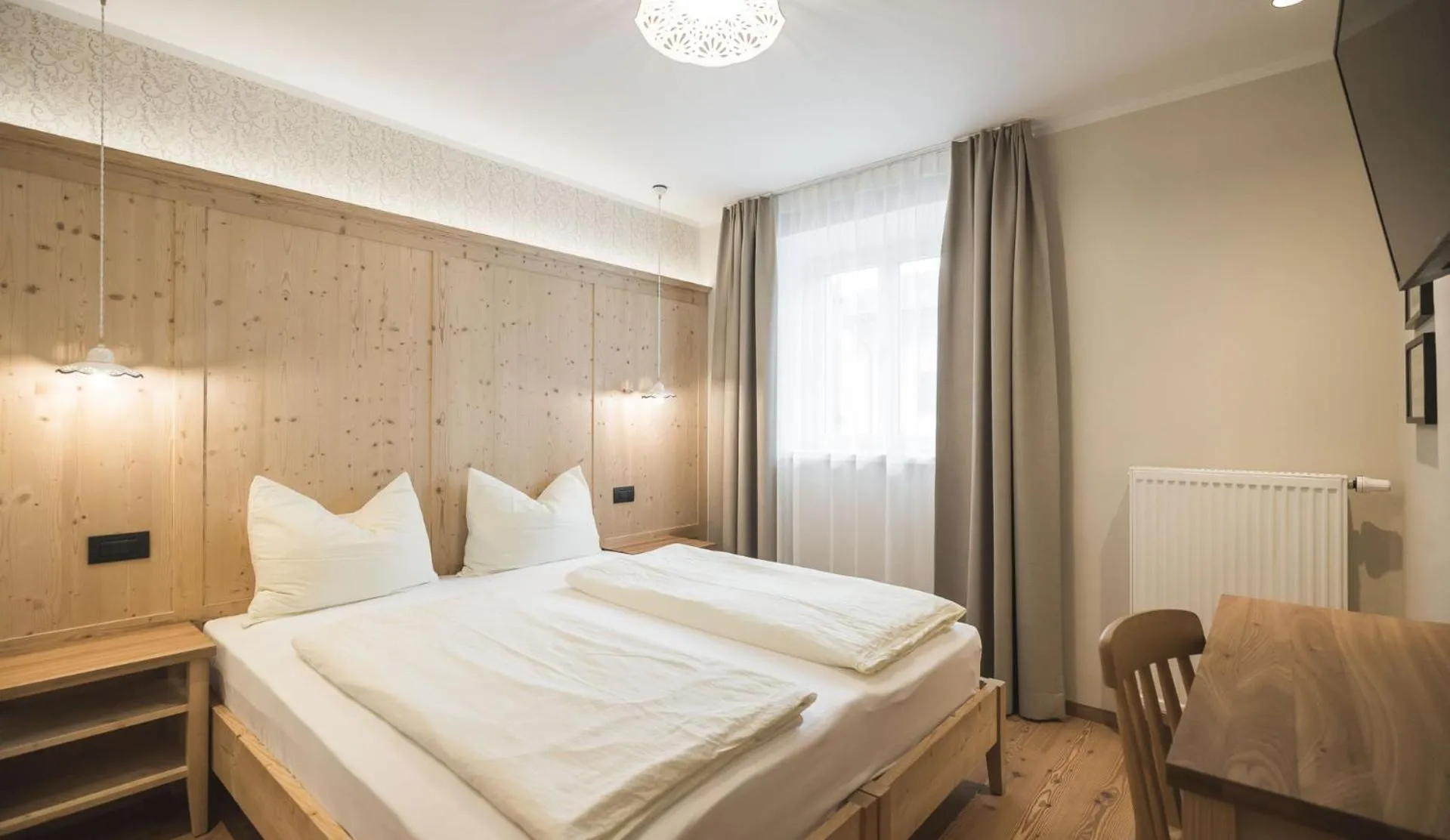 Photo of the whole room, Bed in Emma Historic Hotel