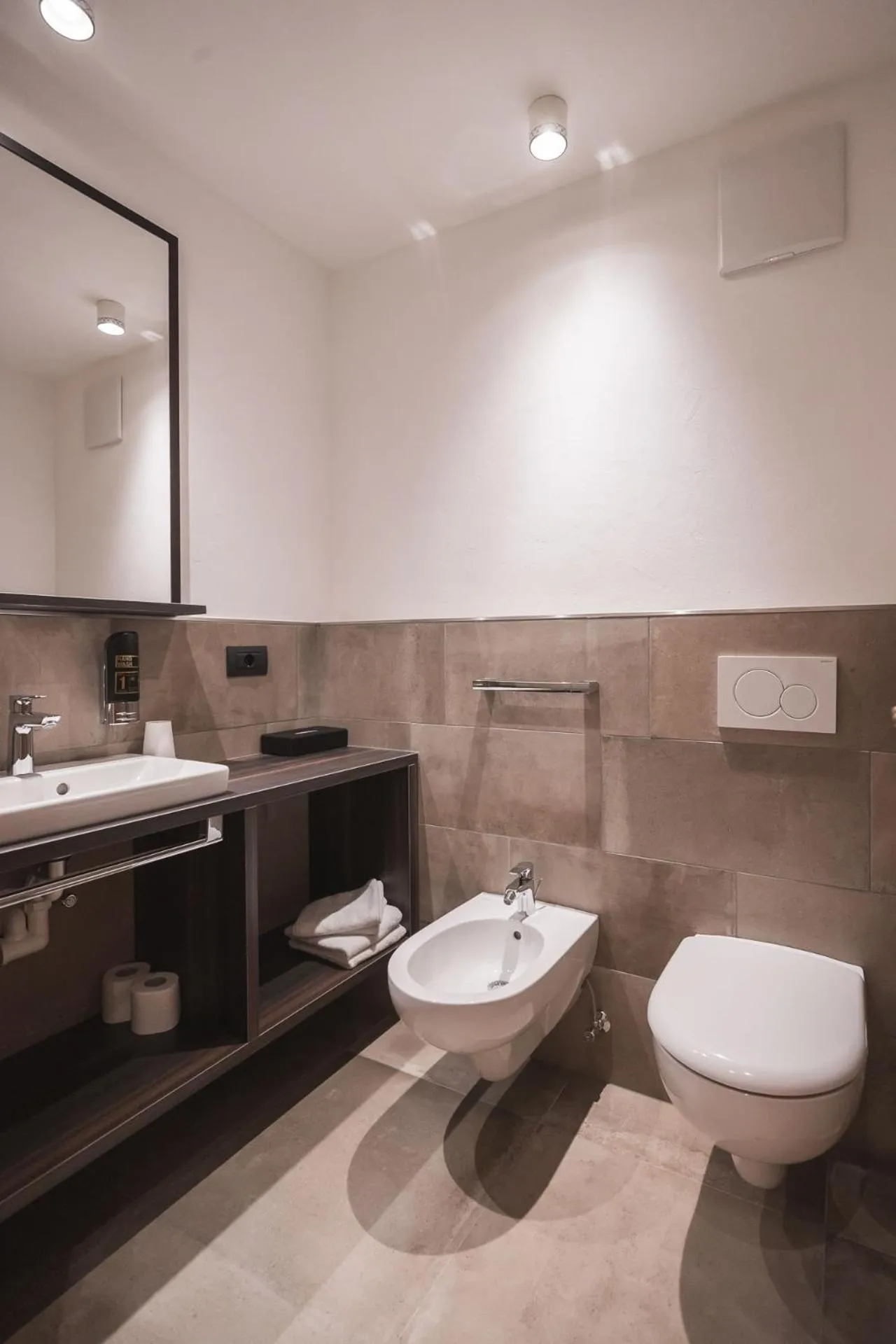 Bathroom in Emma Historic Hotel