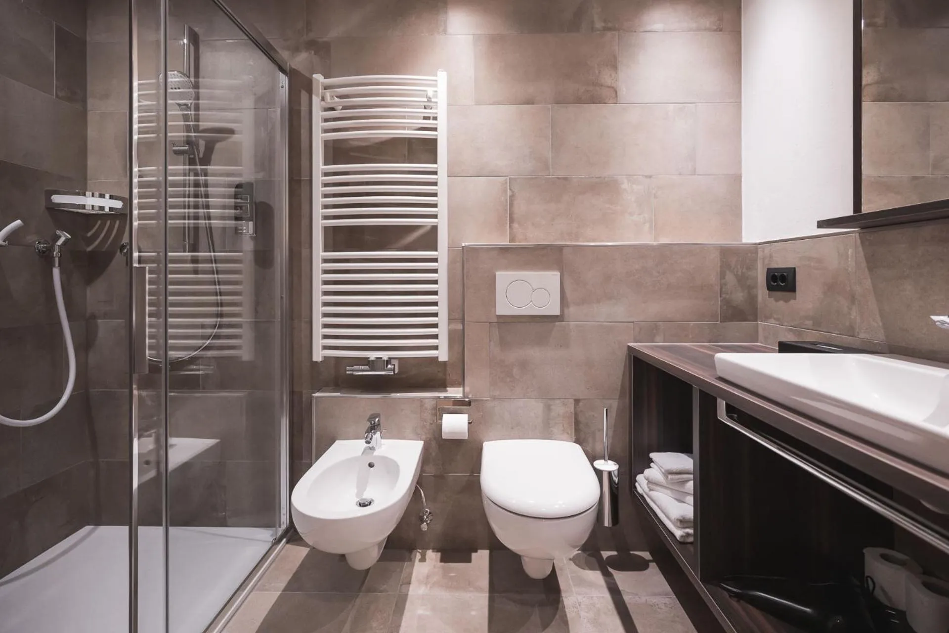 Bathroom in Emma Historic Hotel