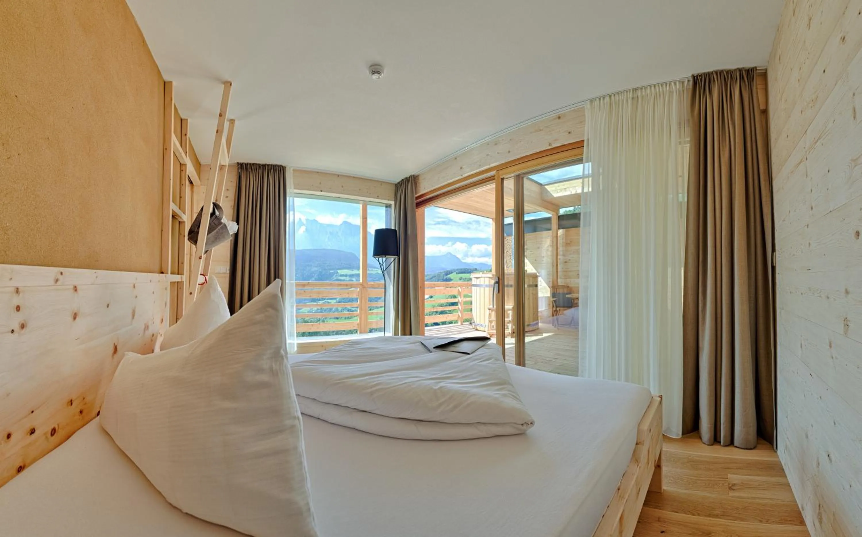 Bedroom, Bed in Hotel-Chalet Pennhof