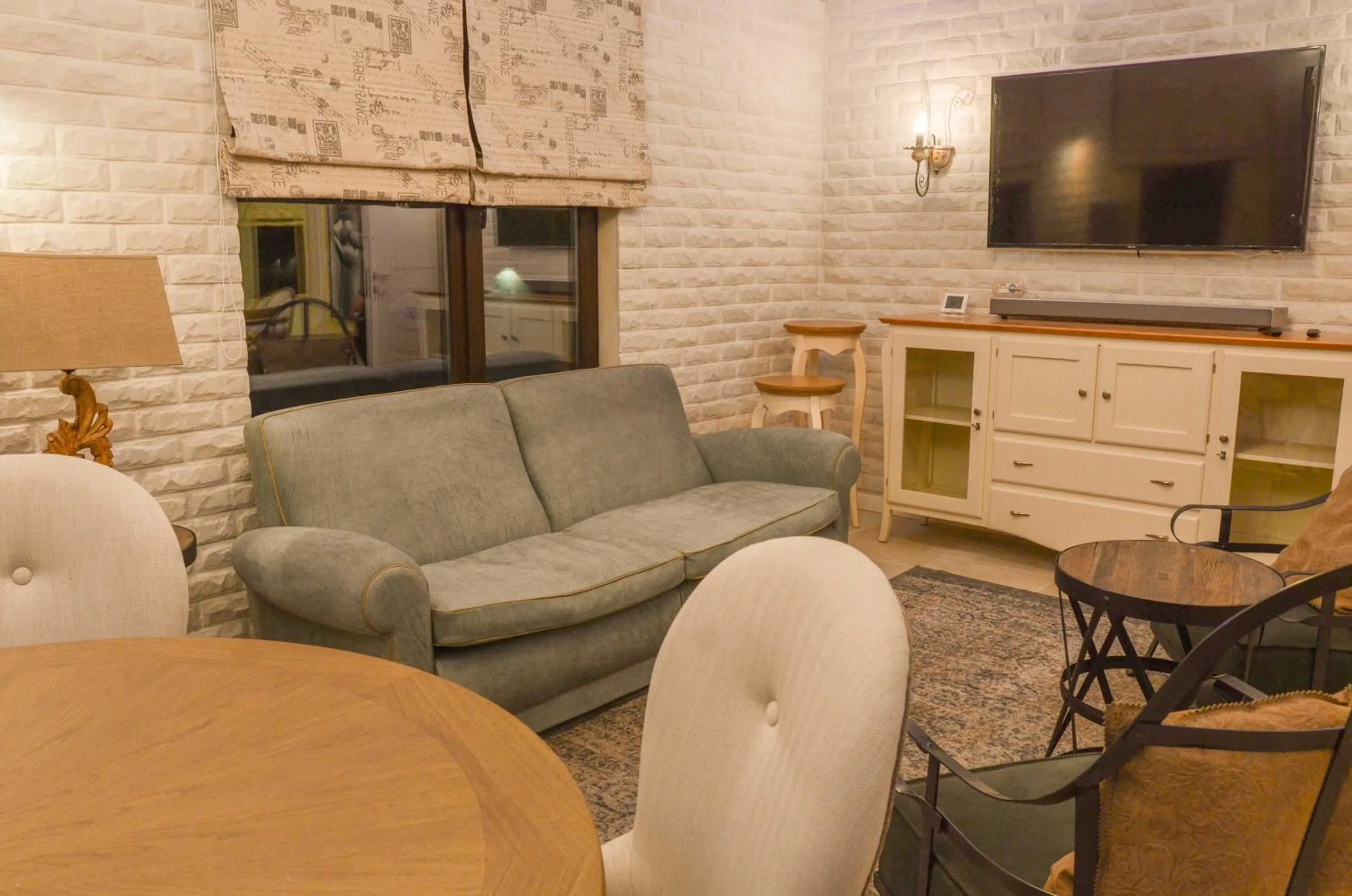 Communal lounge/ TV room in Residence Bilyana