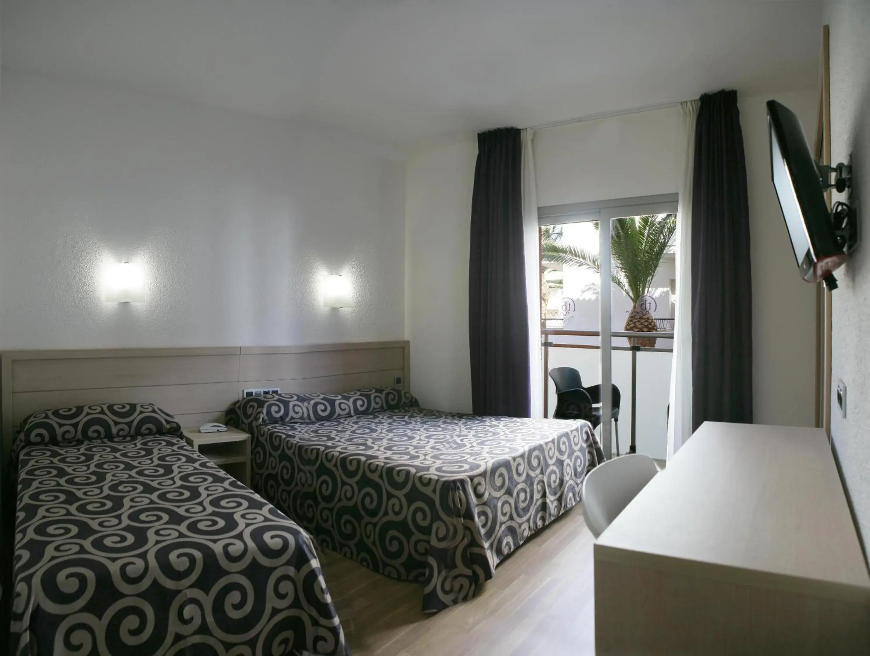 Photo of the whole room in Tossa Beach Center Photo of the whole room in Tossa Beach Center