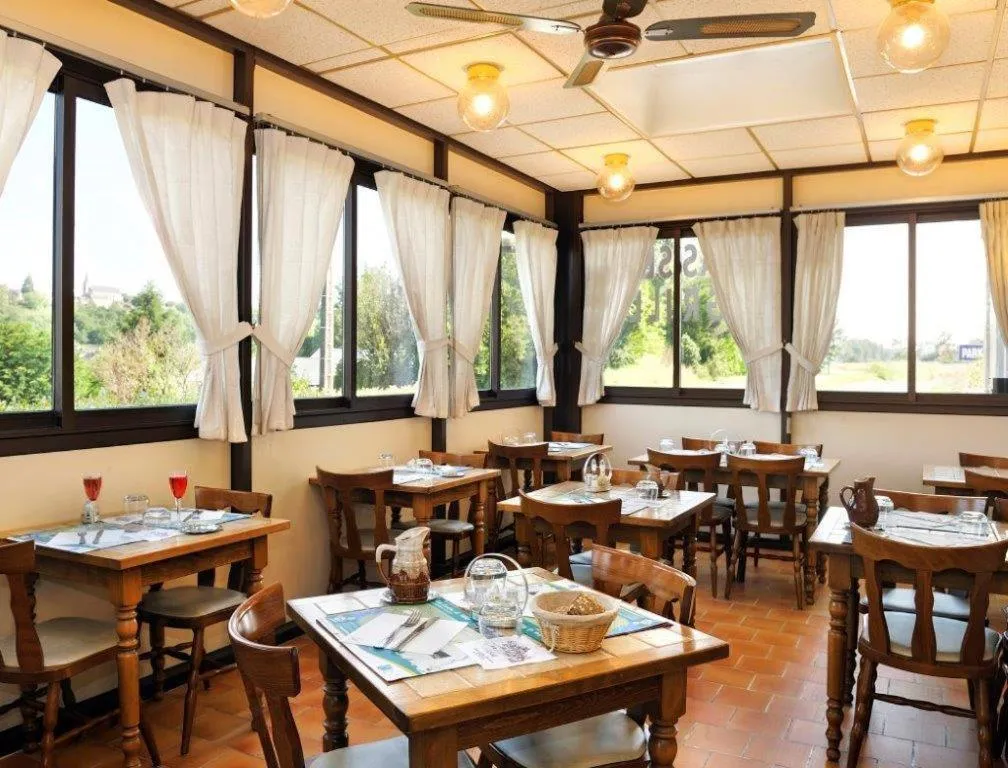 Restaurant/places to eat in Hôtel Auberge de la Bonde logis