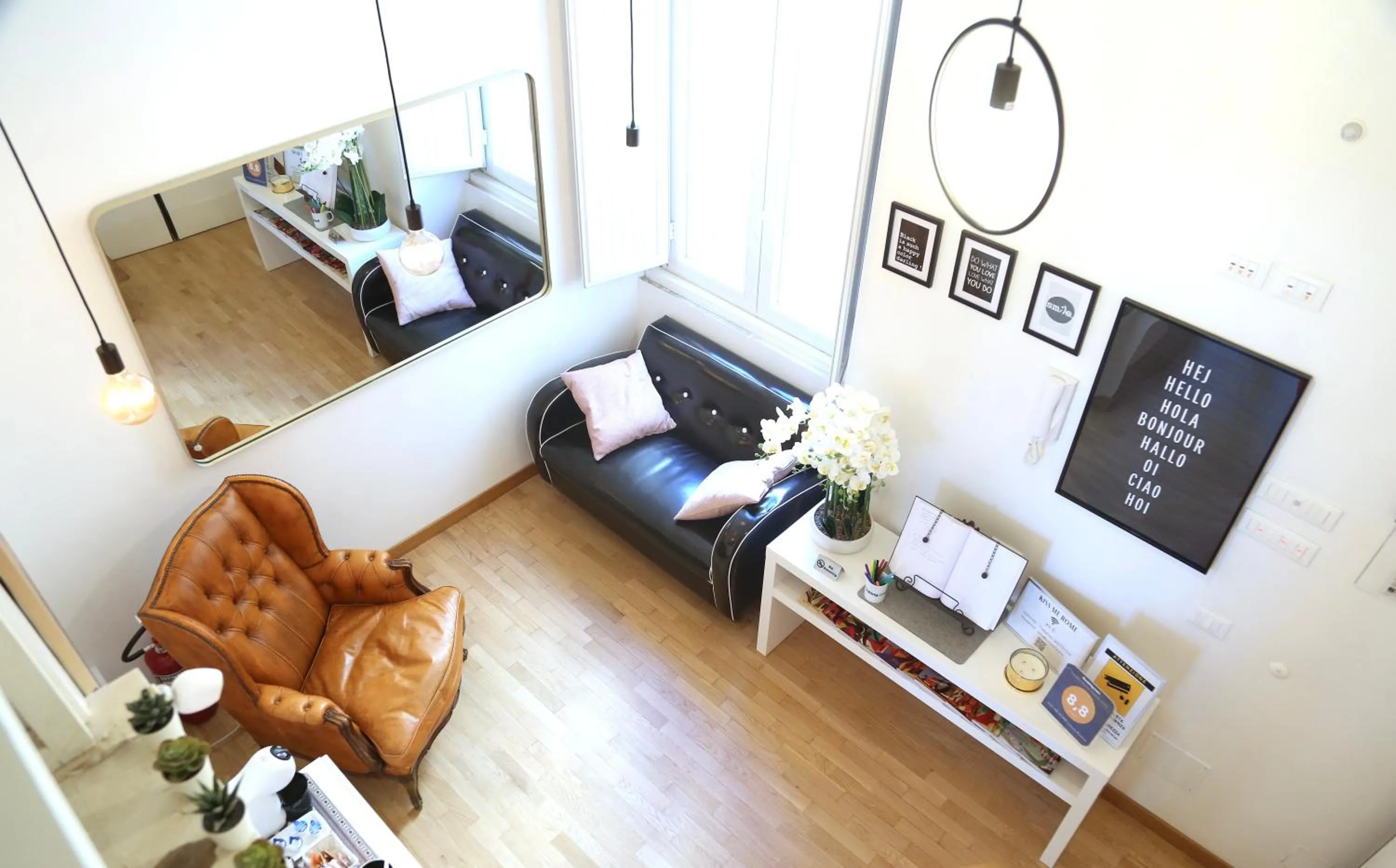 Seating area in KISS ME ROME Luxury Rooms