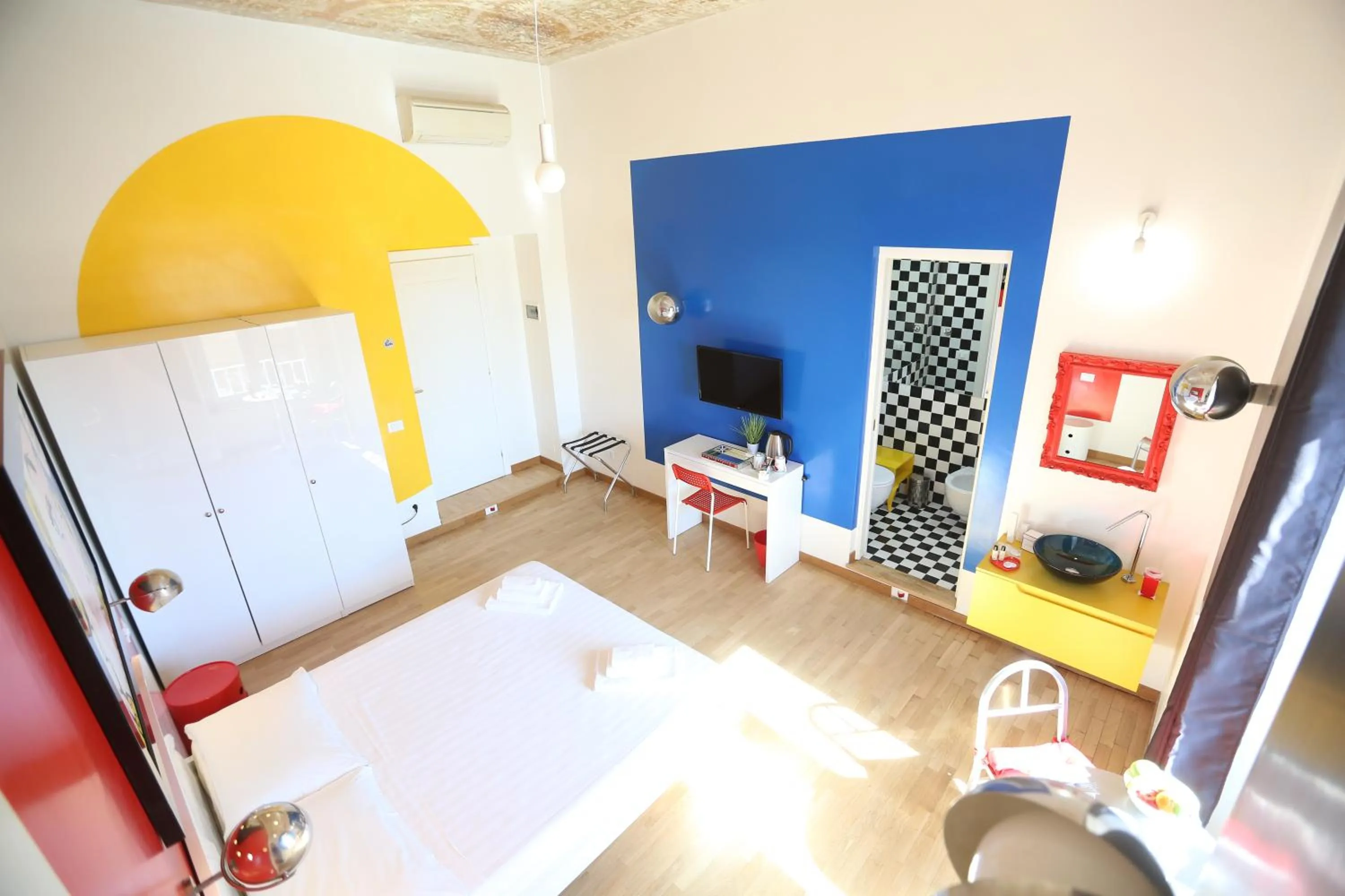 Photo of the whole room, Bed in KISS ME ROME Luxury Rooms