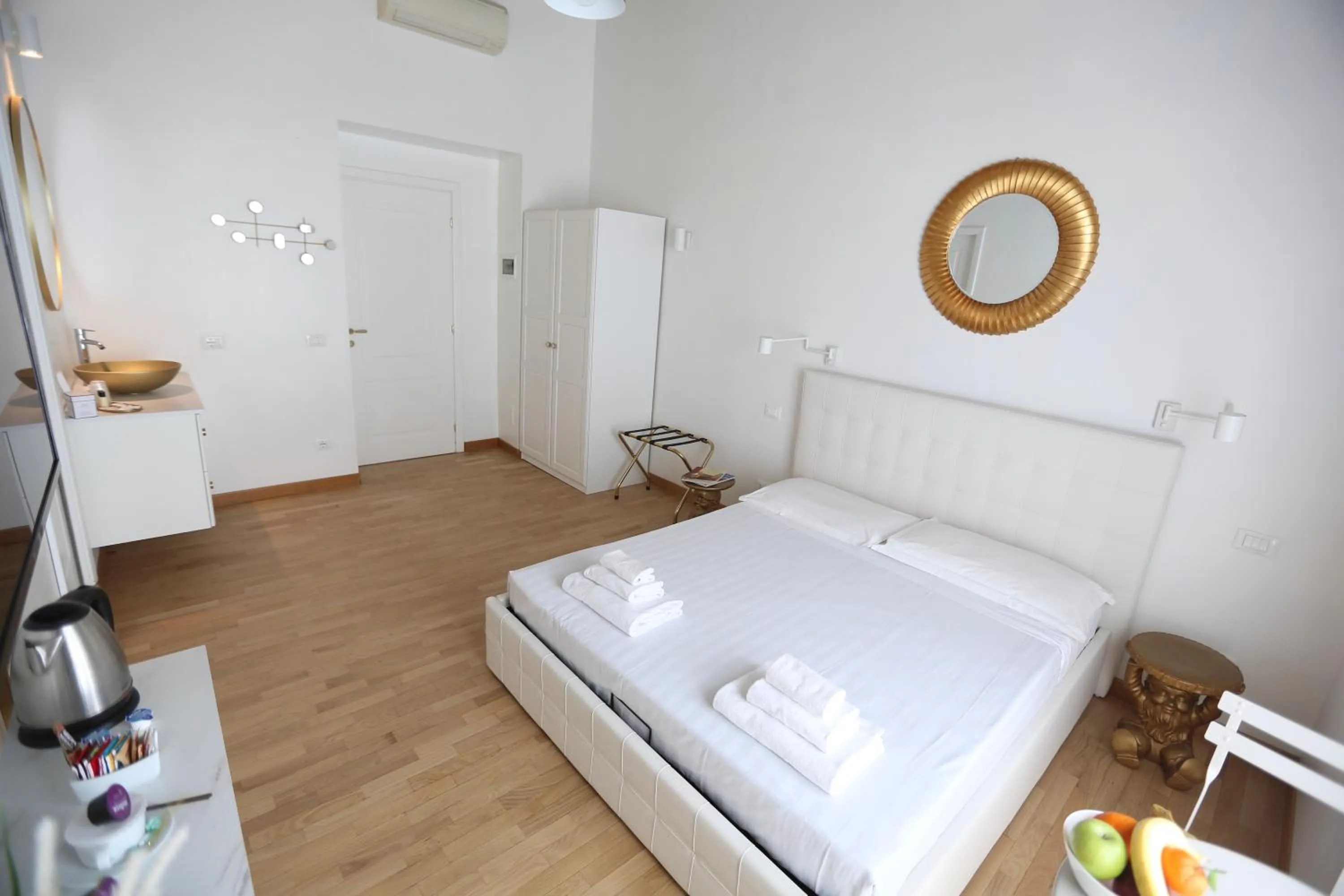 Bed in KISS ME ROME Luxury Rooms