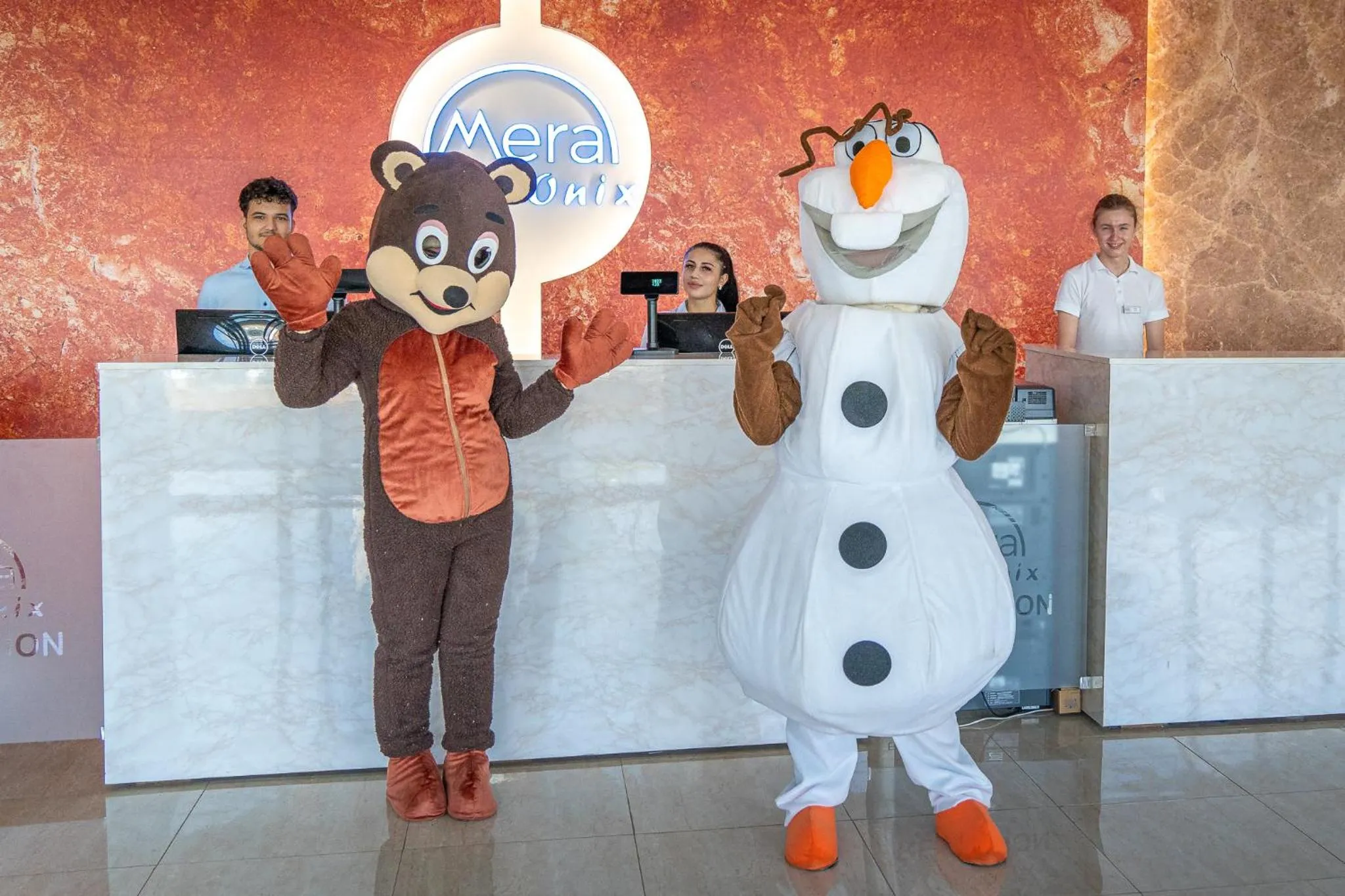 Entertainment in Mera Onix