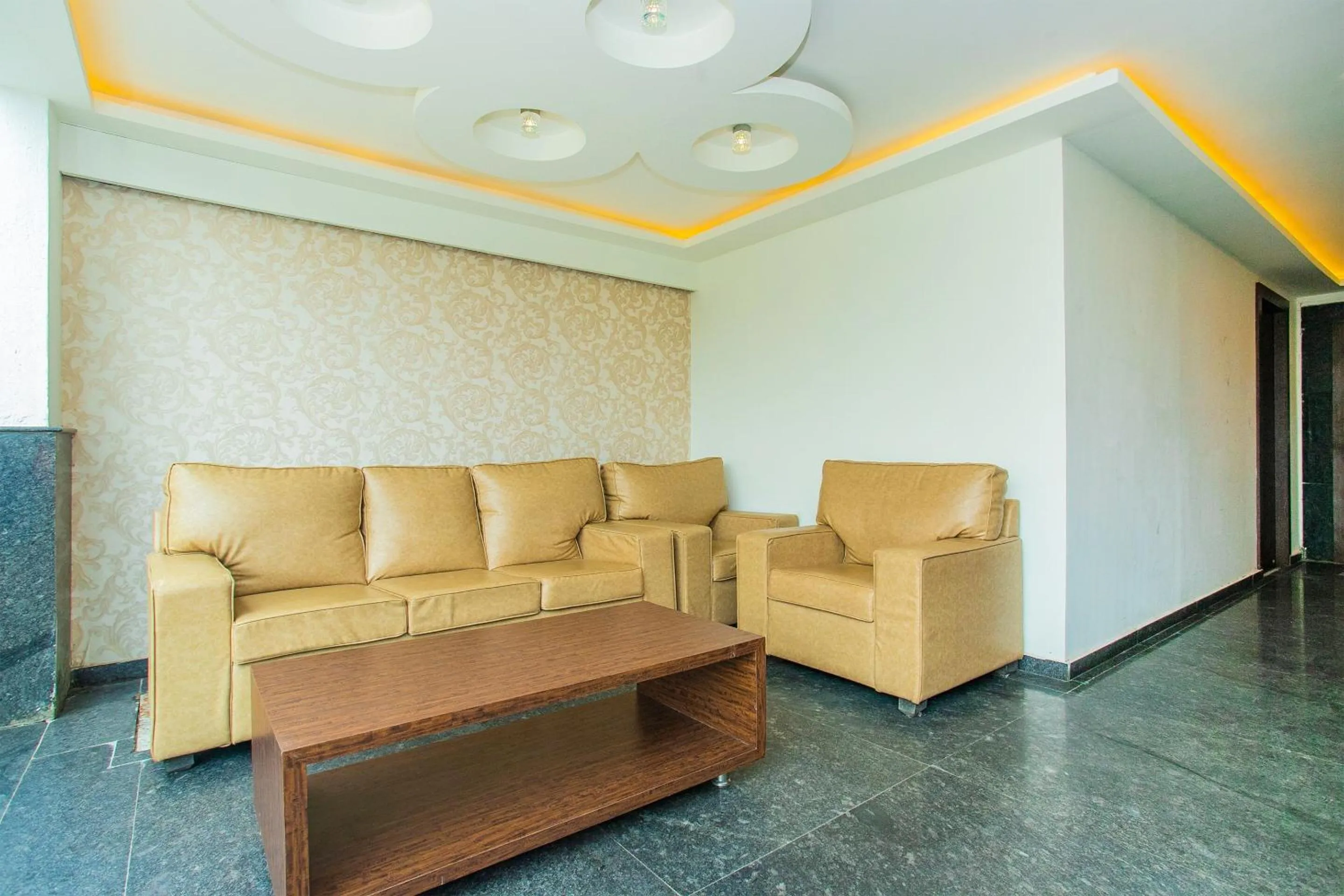 Lobby or reception in Hotel O Corner Golf View Near Embassy Golf Link Business Park