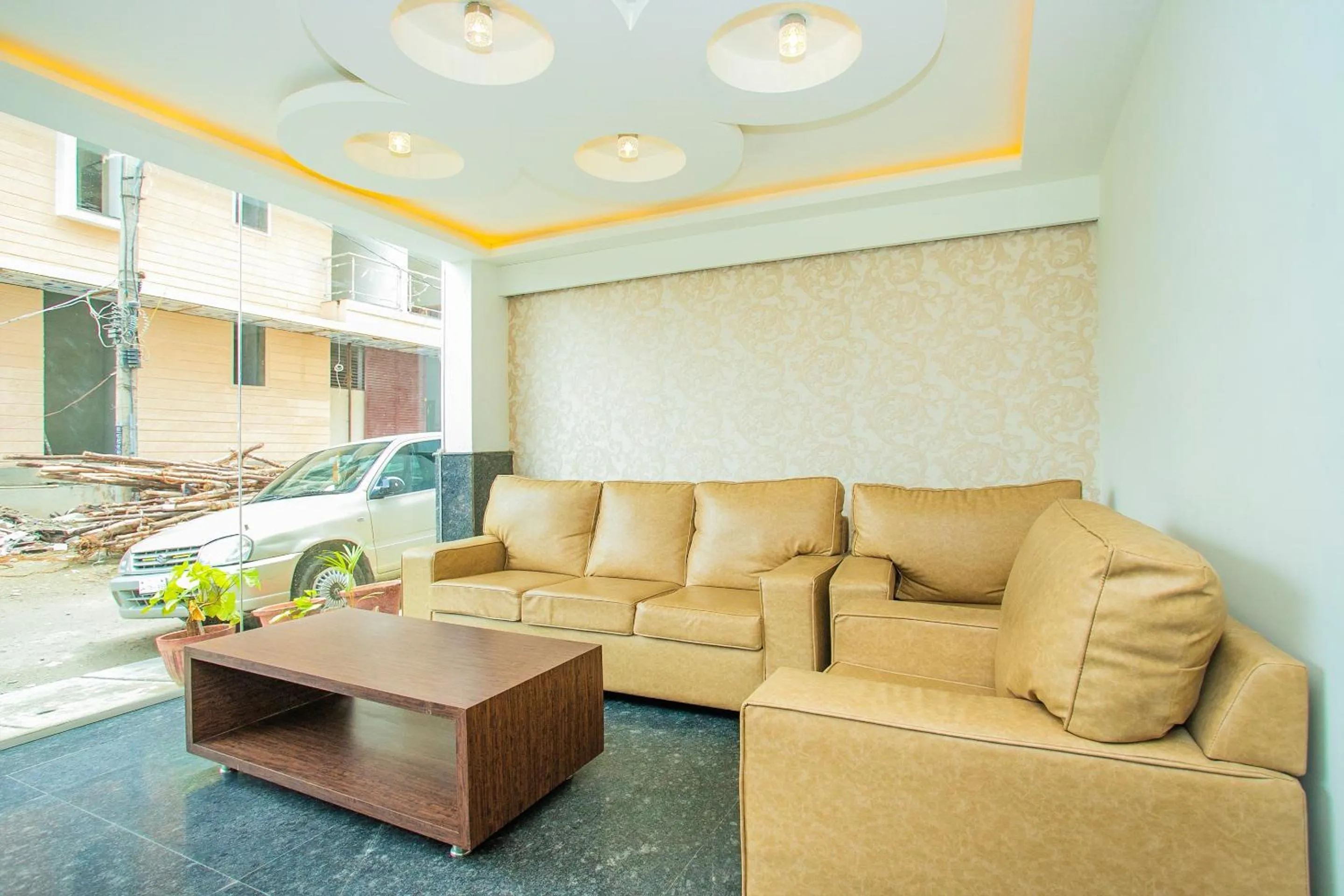 Lobby or reception in Hotel O Corner Golf View Near Embassy Golf Link Business Park
