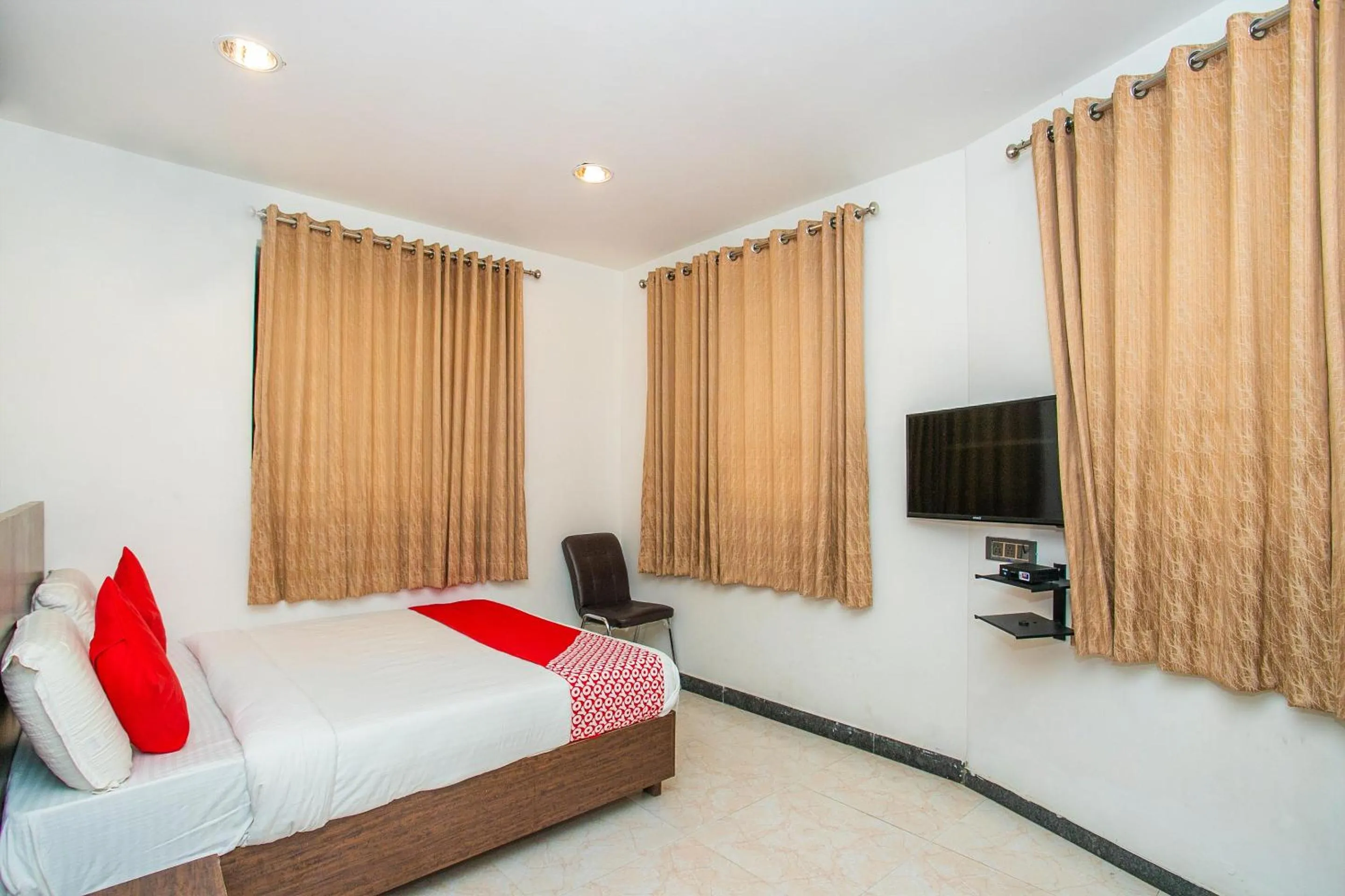 Lobby or reception, Bed in Hotel O Corner Golf View Near Embassy Golf Link Business Park