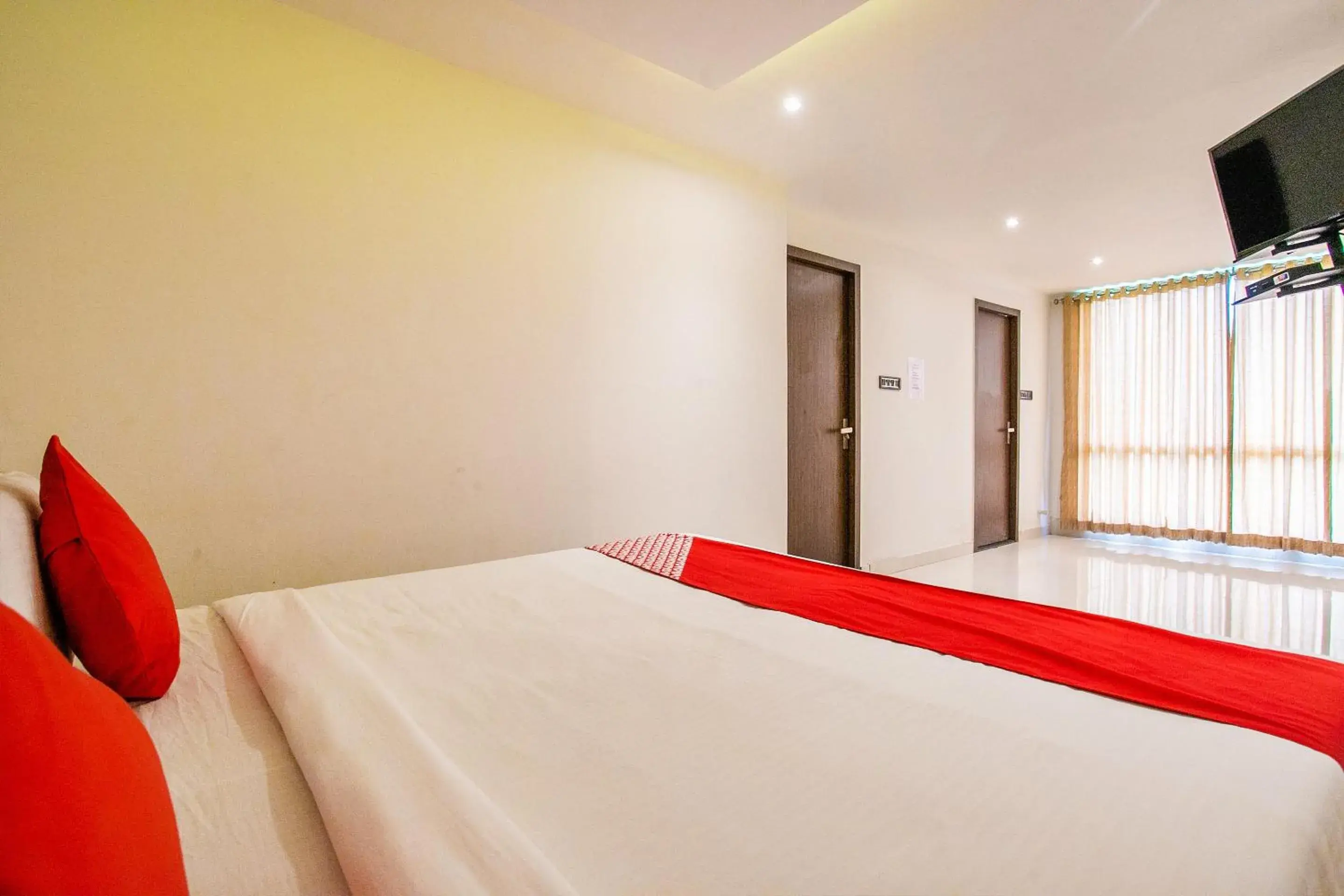 Bedroom, Bed in Hotel O Corner Golf View Near Embassy Golf Link Business Park Bedroom, Bed in Hotel O Corner Golf View Near Embassy Golf Link Business Park