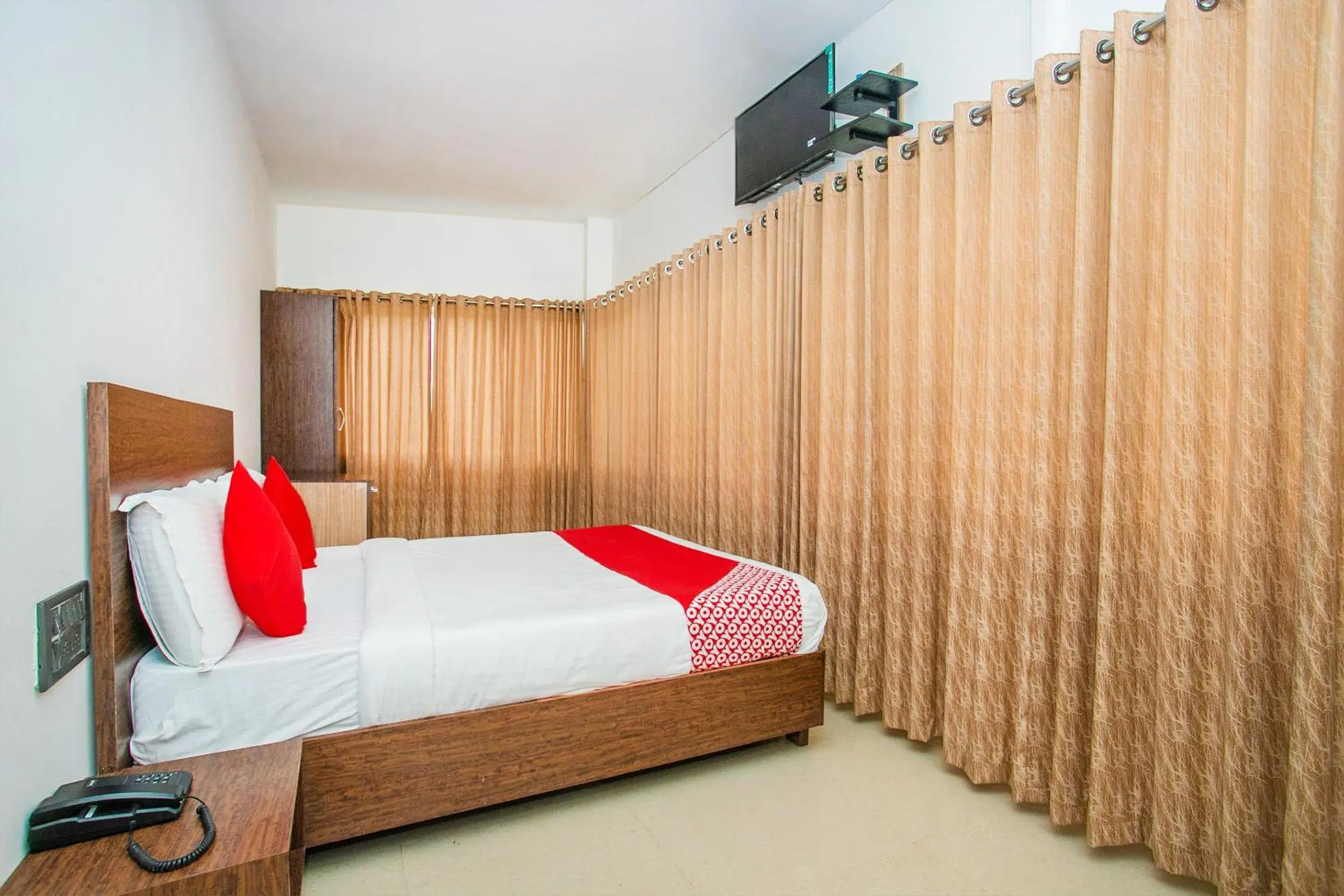 Facade/entrance, Bed in Hotel O Corner Golf View Near Embassy Golf Link Business Park Facade/entrance, Bed in Hotel O Corner Golf View Near Embassy Golf Link Business Park