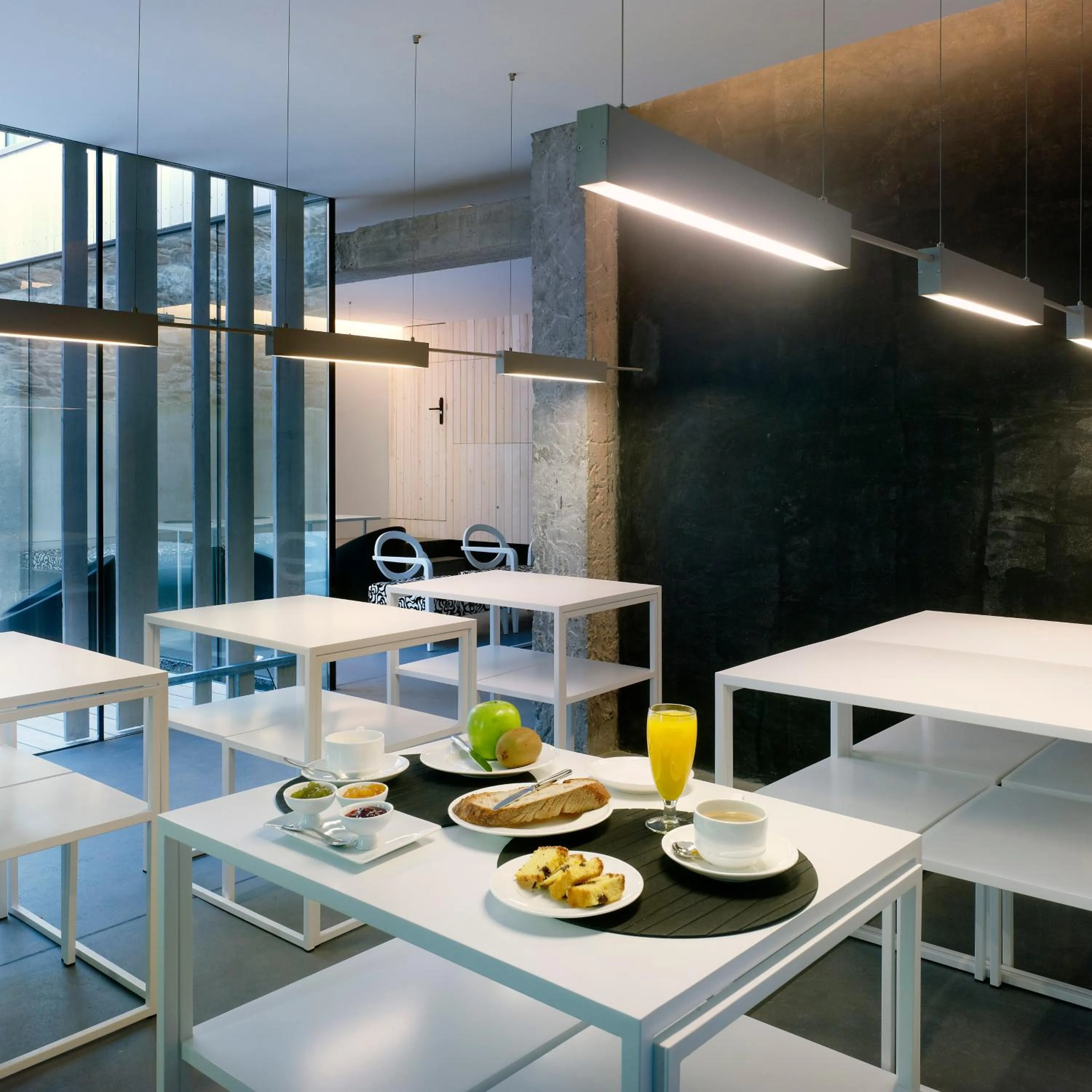 Food and drinks in Moure Hotel