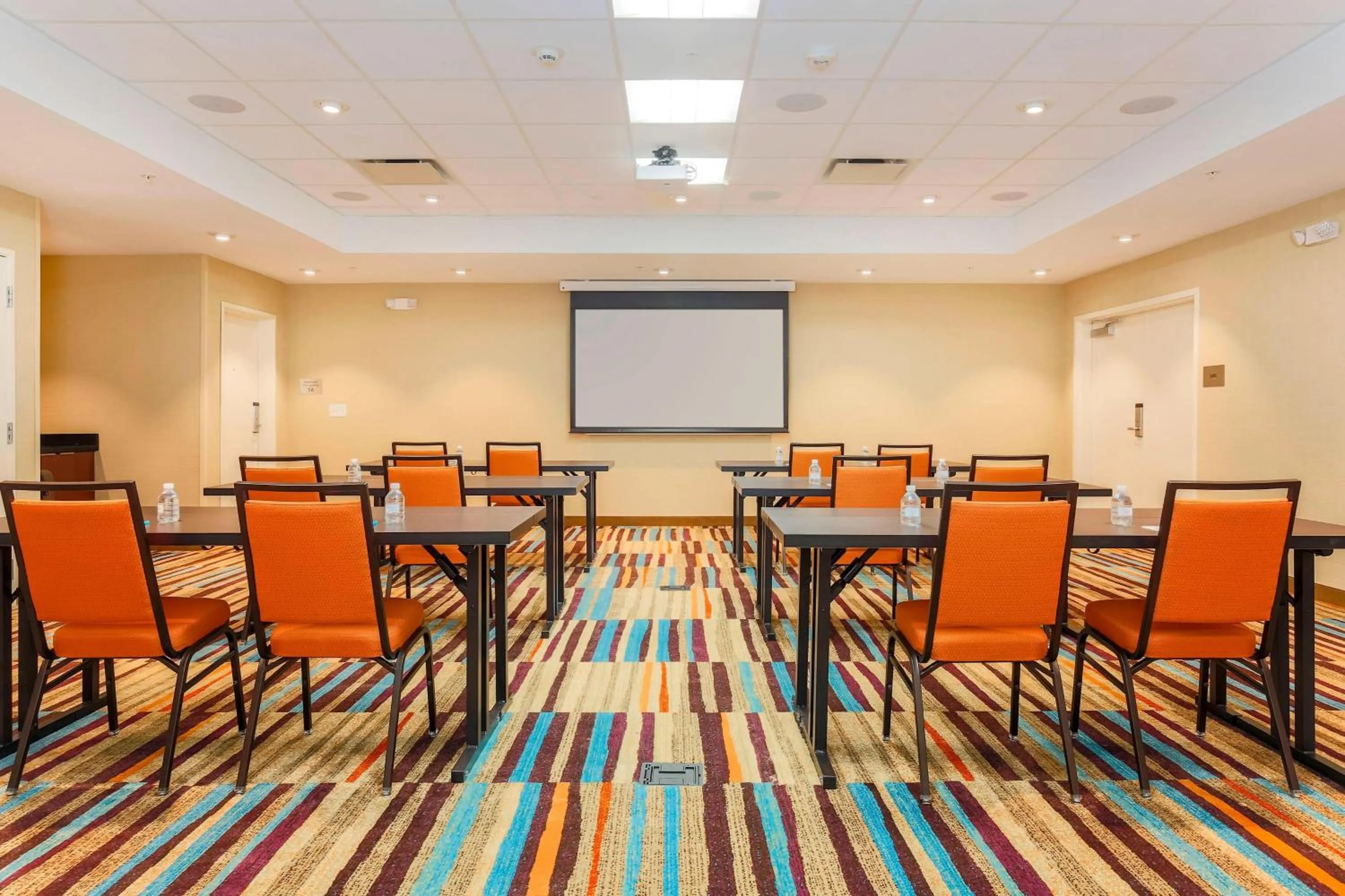 Meeting/conference room in Fairfield Inn & Suites by Marriott Decatur at Decatur Conference Center