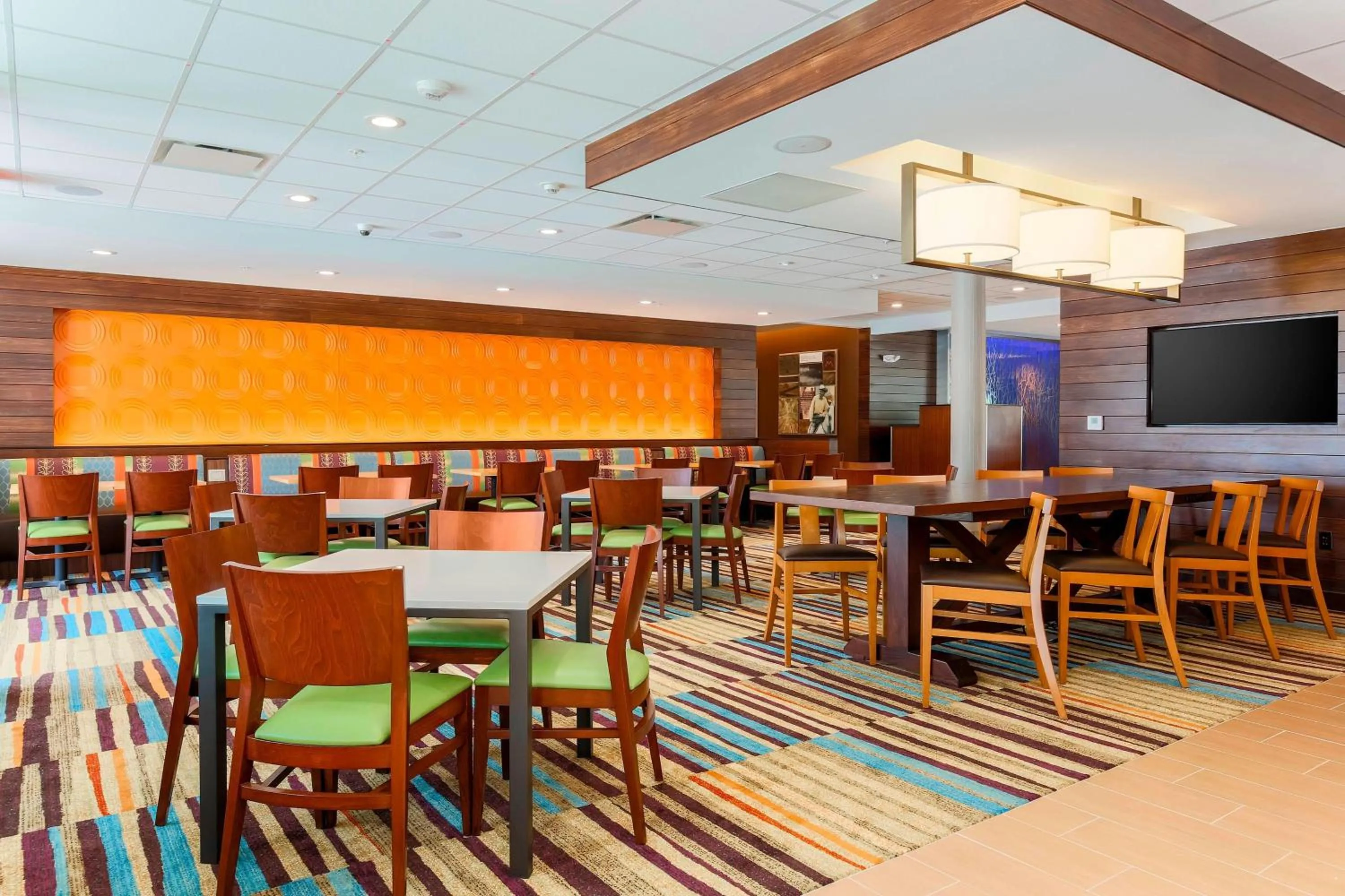 Restaurant/places to eat in Fairfield Inn & Suites by Marriott Decatur at Decatur Conference Center