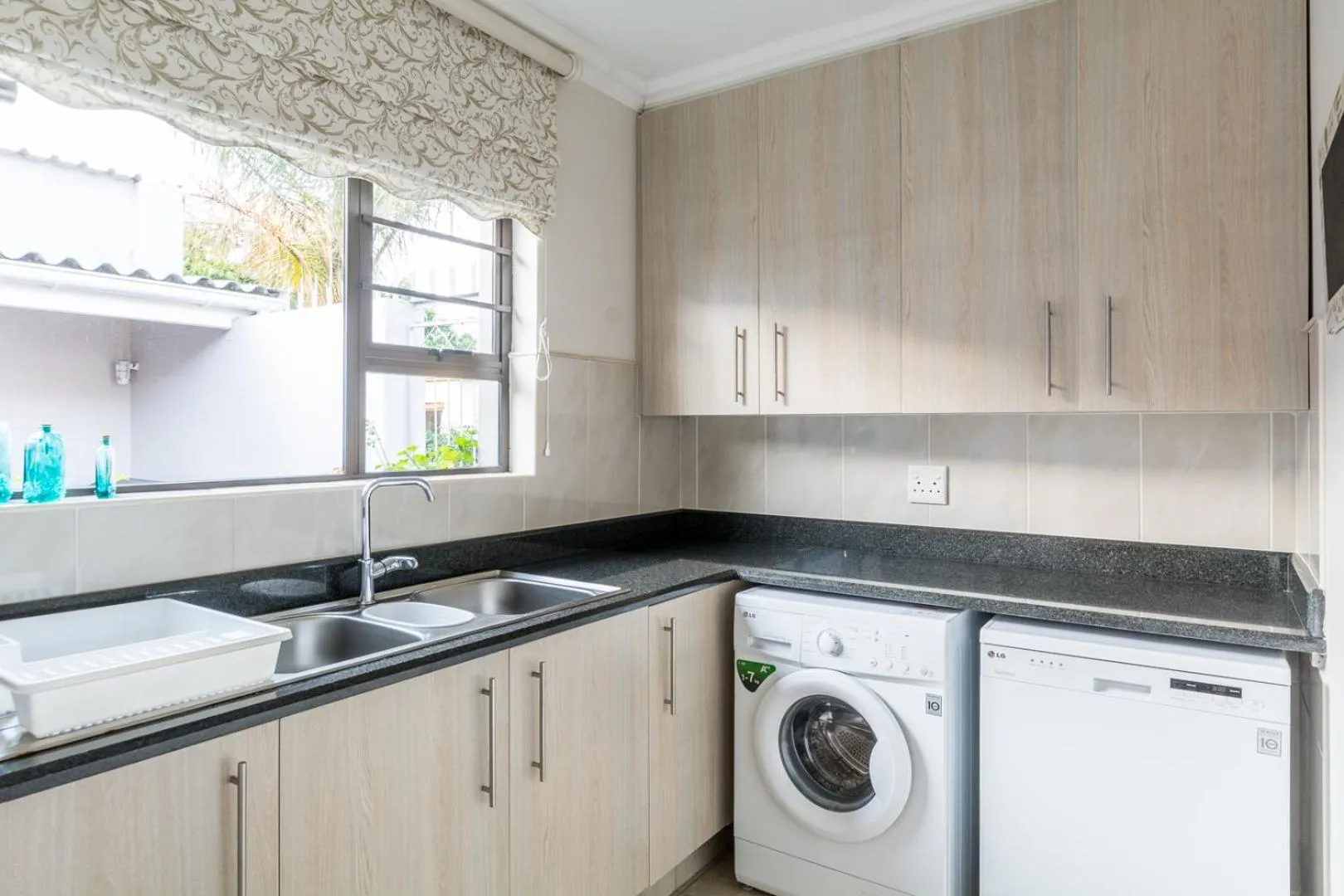 Kitchen or kitchenette in Oceanview B&B