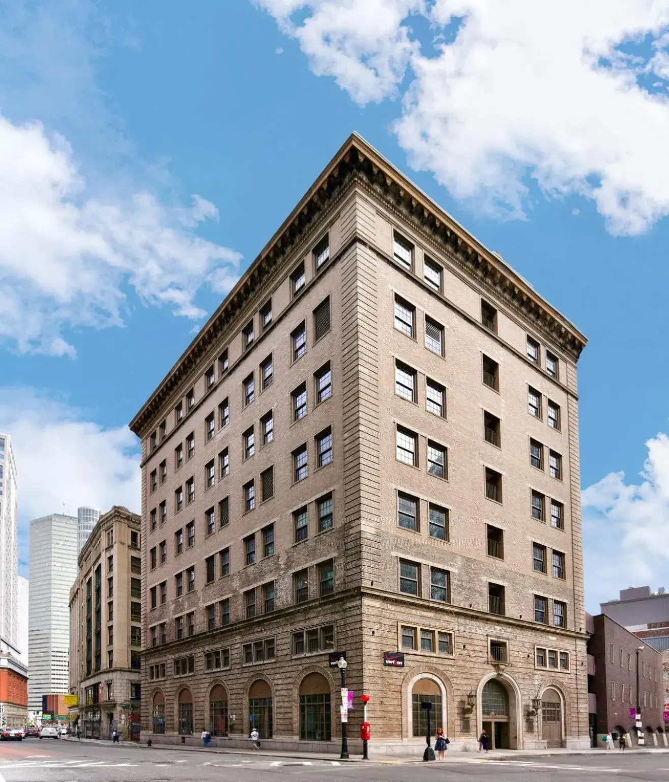 Property building in Global Luxury Suites Downtown Boston Property building in Global Luxury Suites Downtown Boston