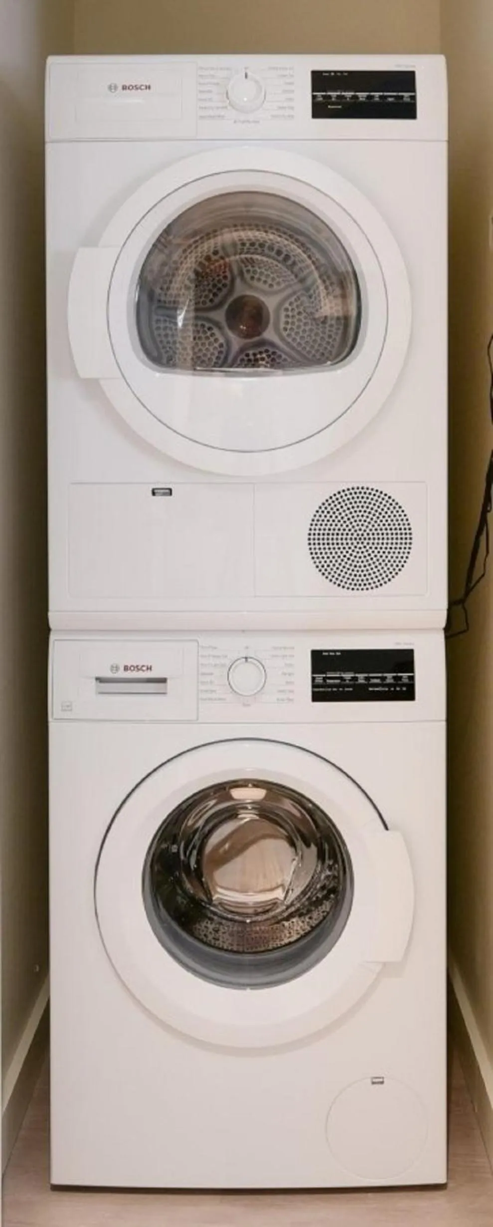 washing machine in Global Luxury Suites Downtown Boston