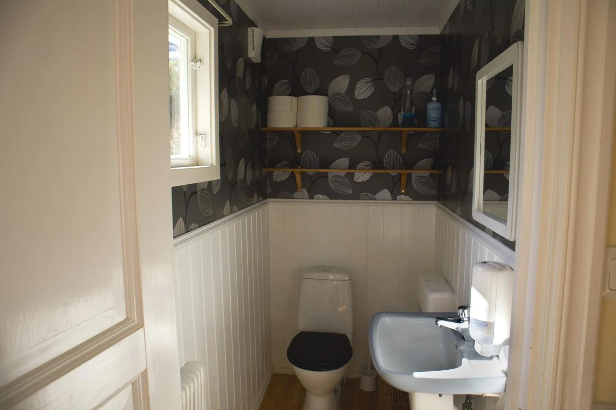 Bathroom in Lagunen Cottages and Hostel