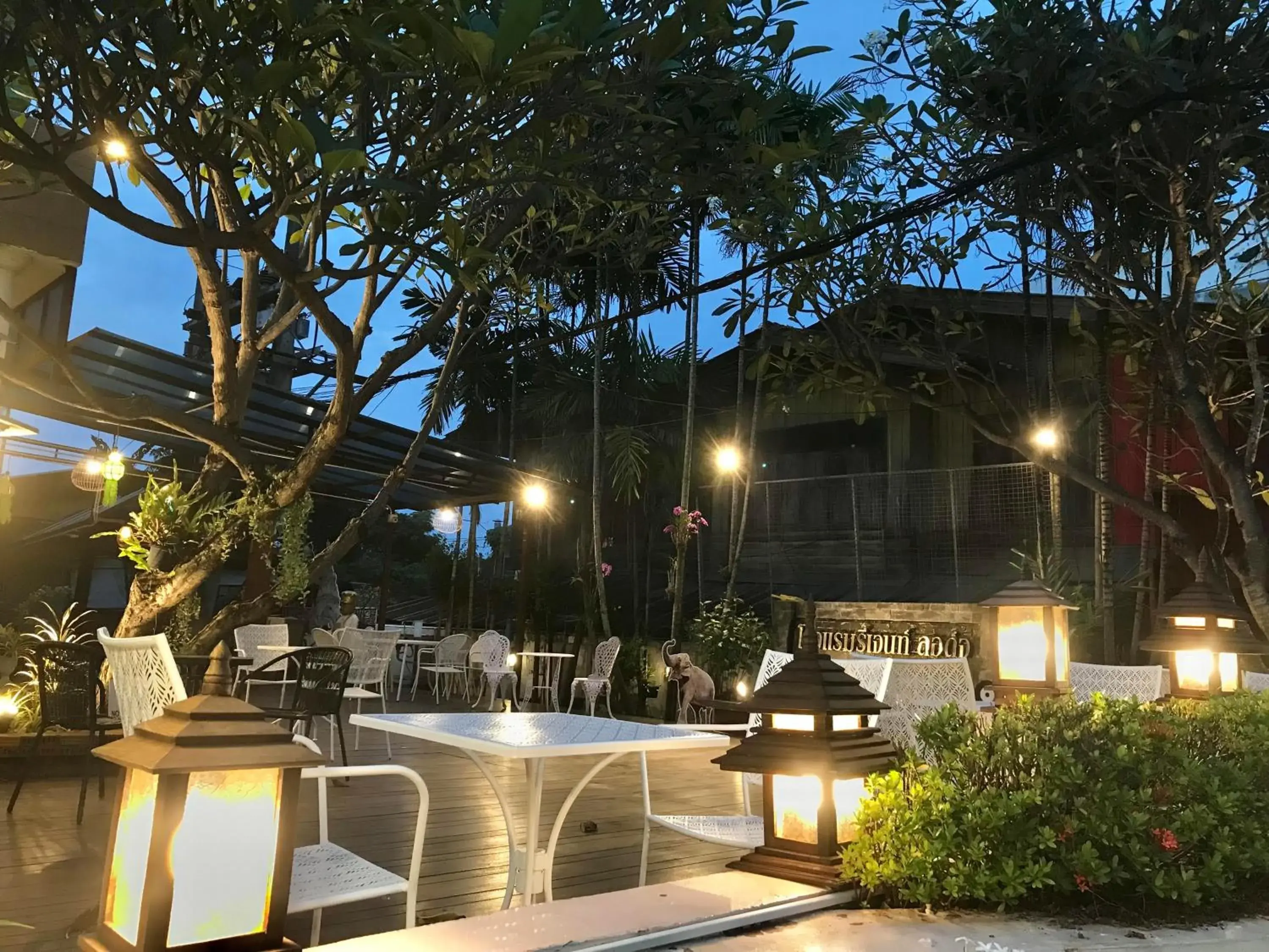 Property building in Regent Lodge Lampang Property building in Regent Lodge Lampang