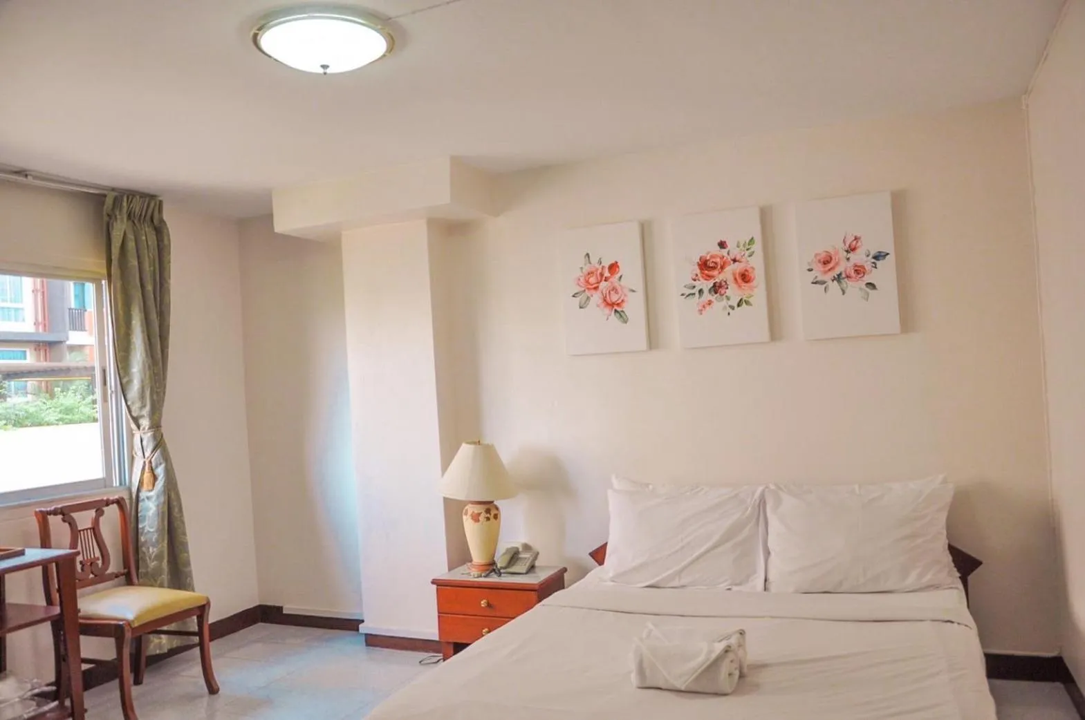 Bedroom, Bed in Regent Lodge Lampang