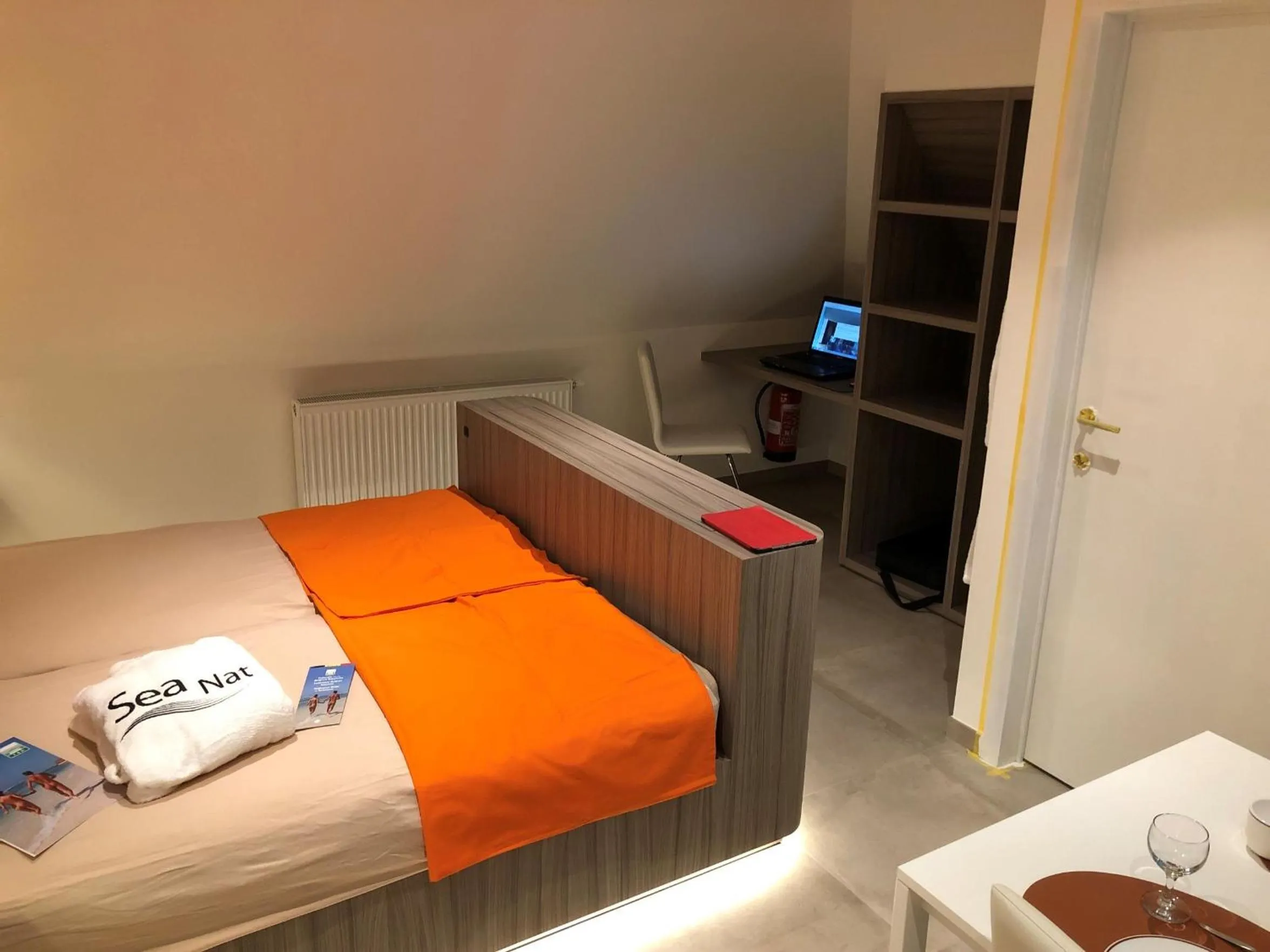Bedroom, Bed in B&B wellness Sea Nat voor Naturisten