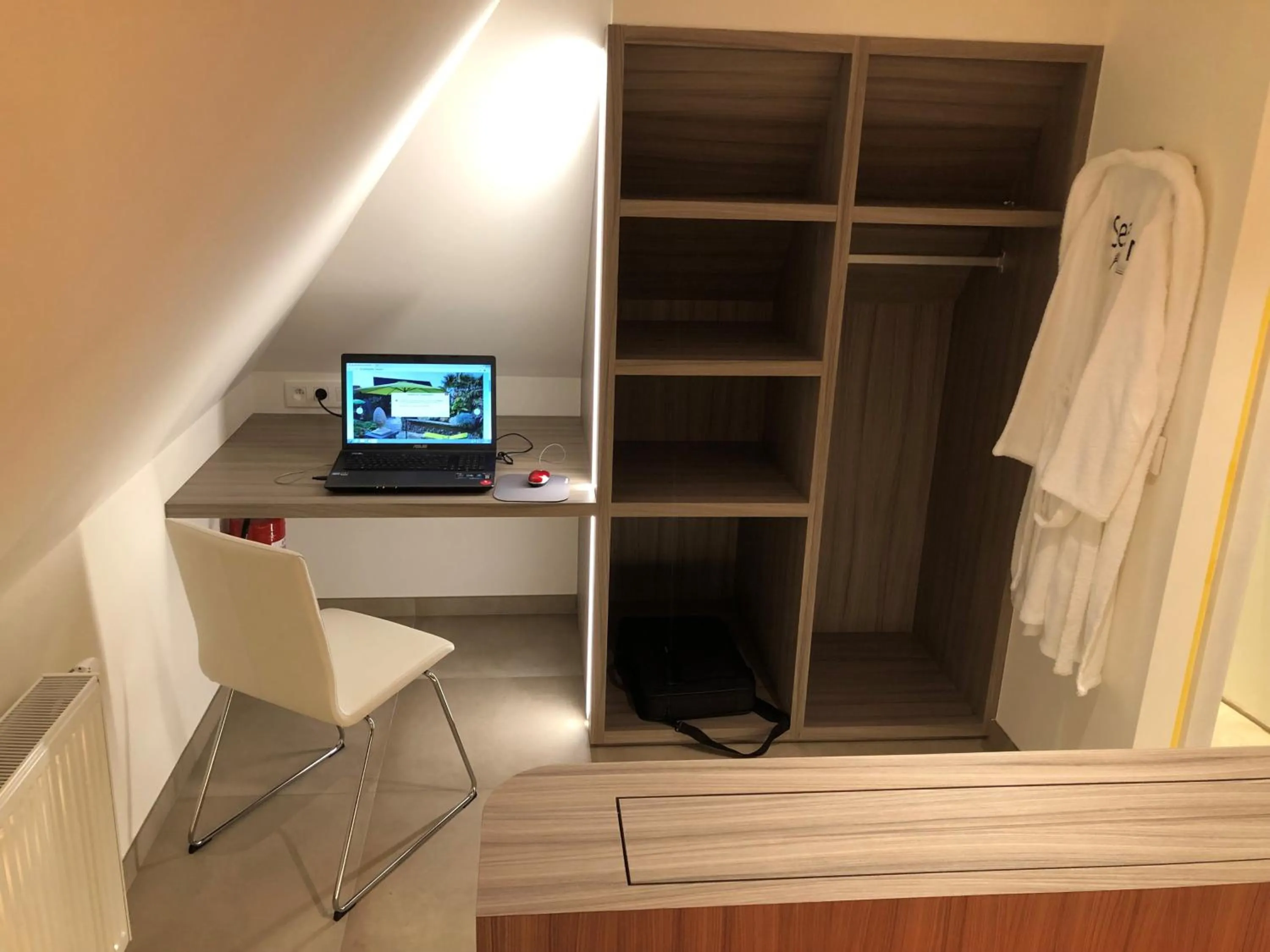 hair dresser in B&B wellness Sea Nat voor Naturisten