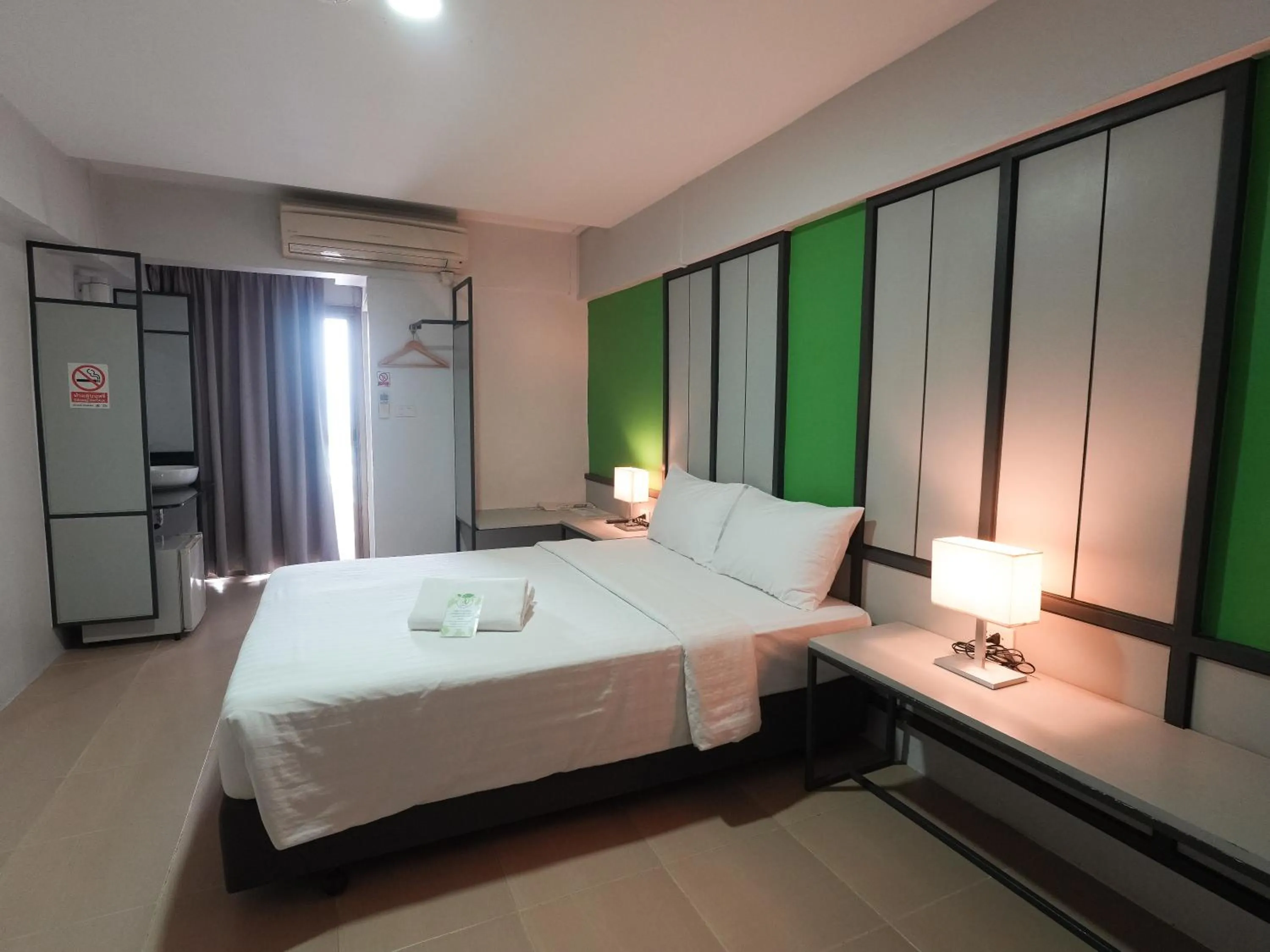 Bed in Regent Ngamwongwan Hotel