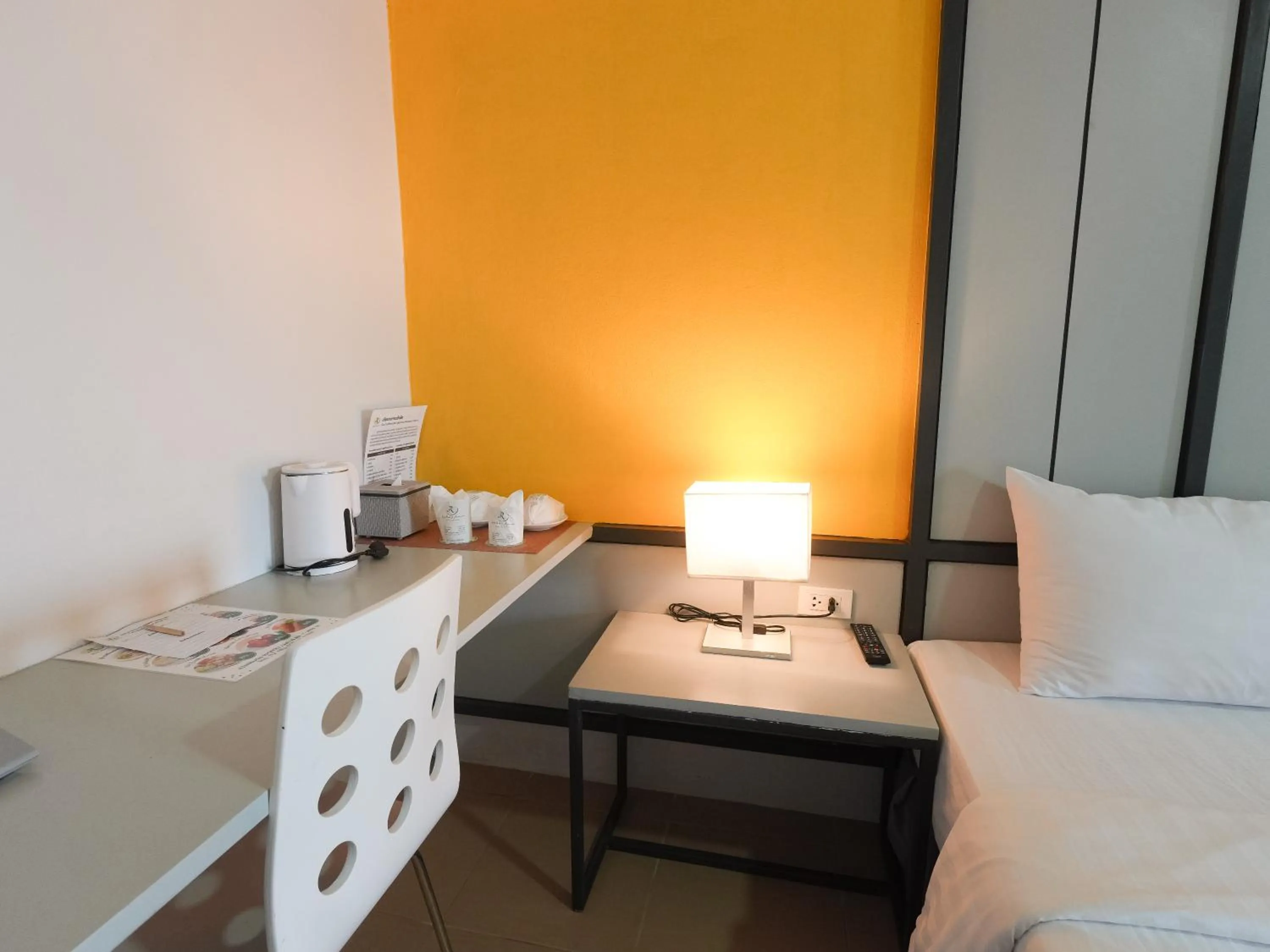 Bed in Regent Ngamwongwan Hotel