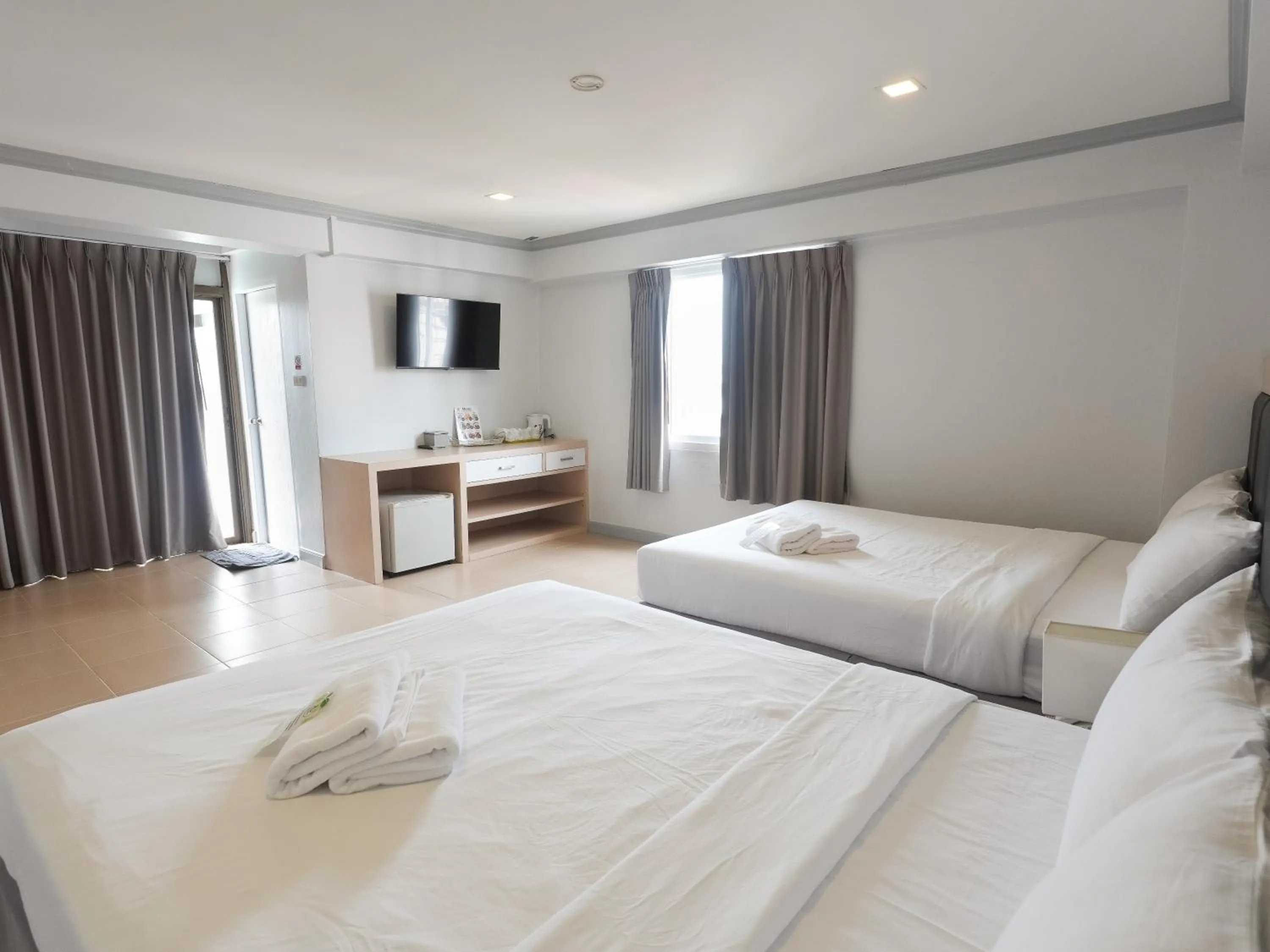 Bed in Regent Ngamwongwan Hotel