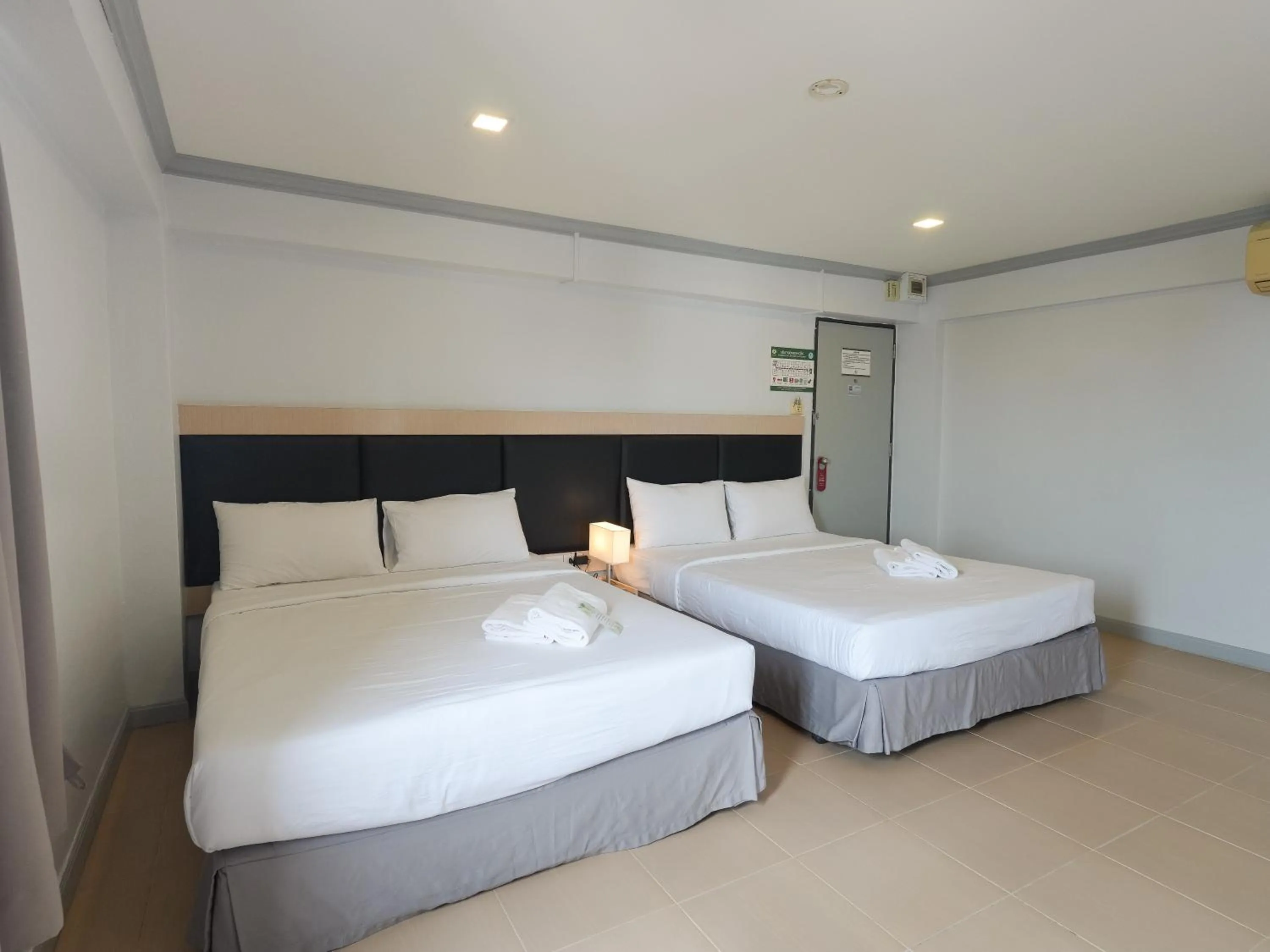 Bed in Regent Ngamwongwan Hotel