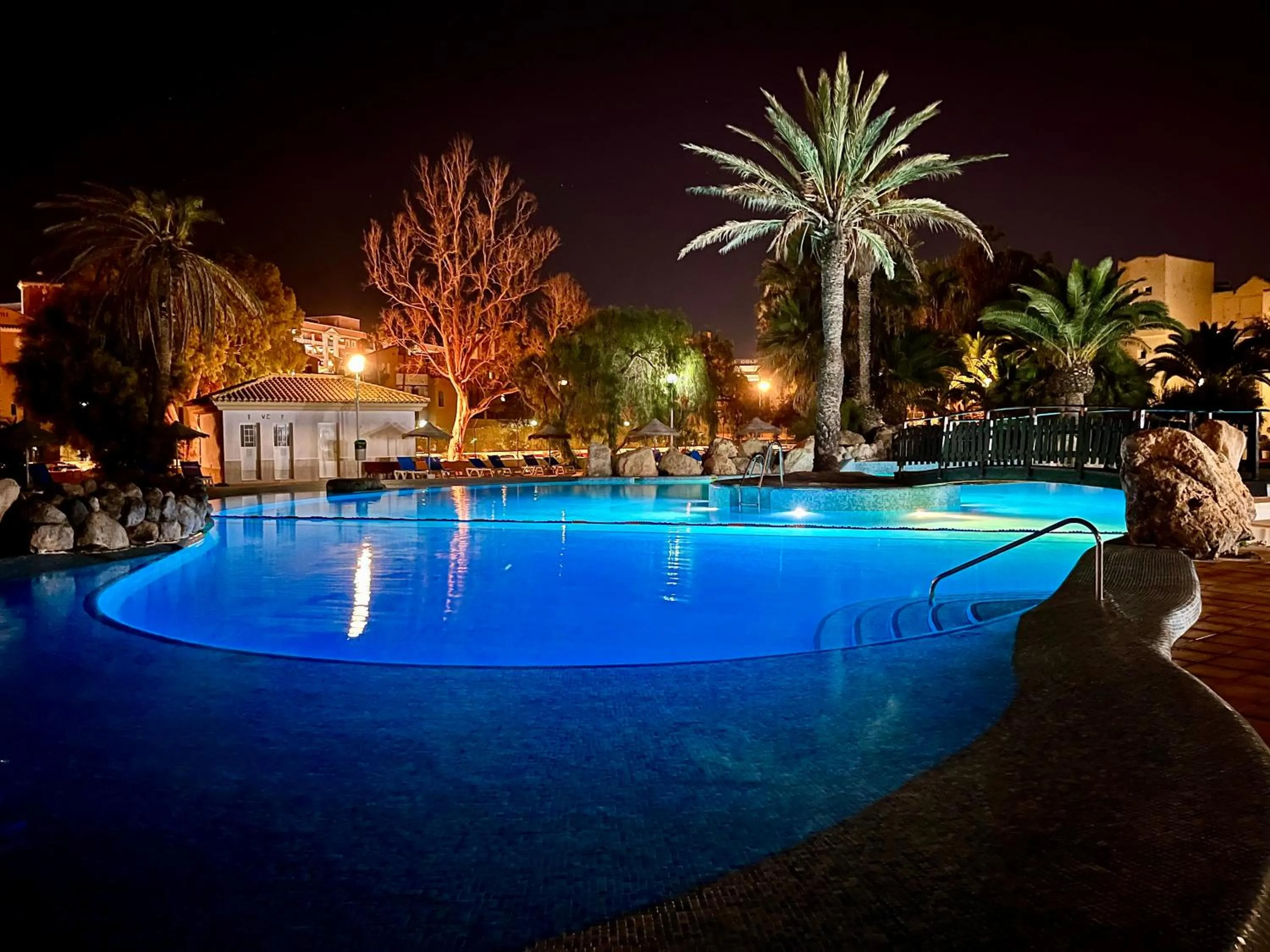 Night in Apartamentos Moguima