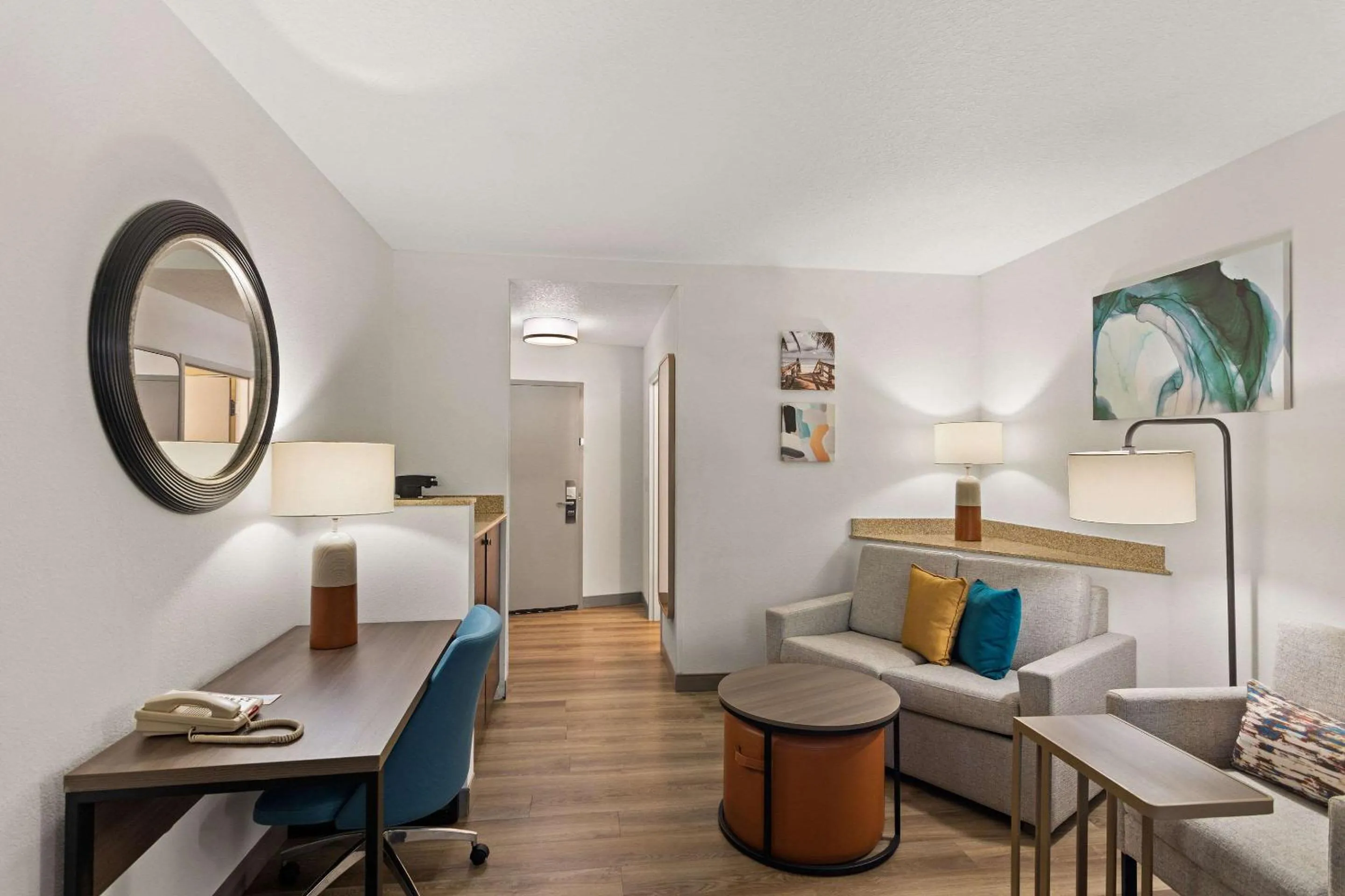 Bedroom in Comfort Suites Vero Beach I-95