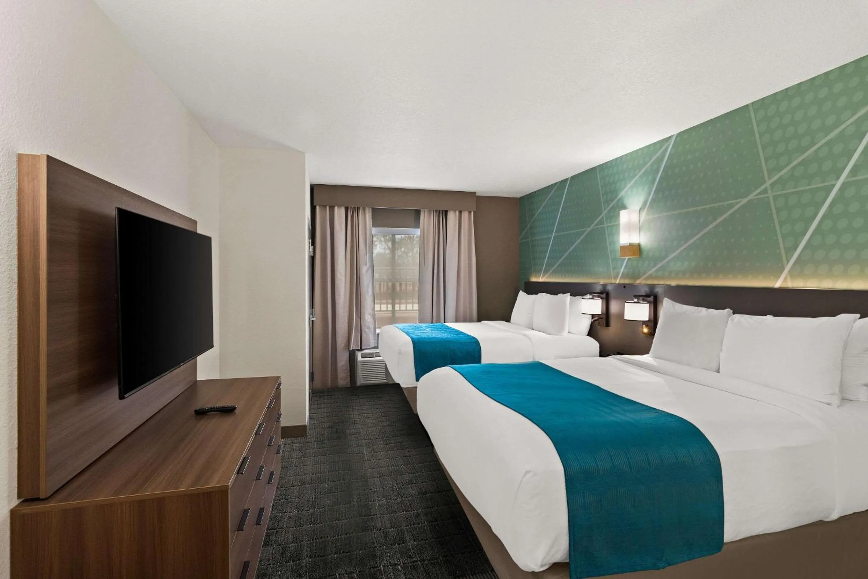 Bedroom, Bed in Comfort Suites Vero Beach I-95